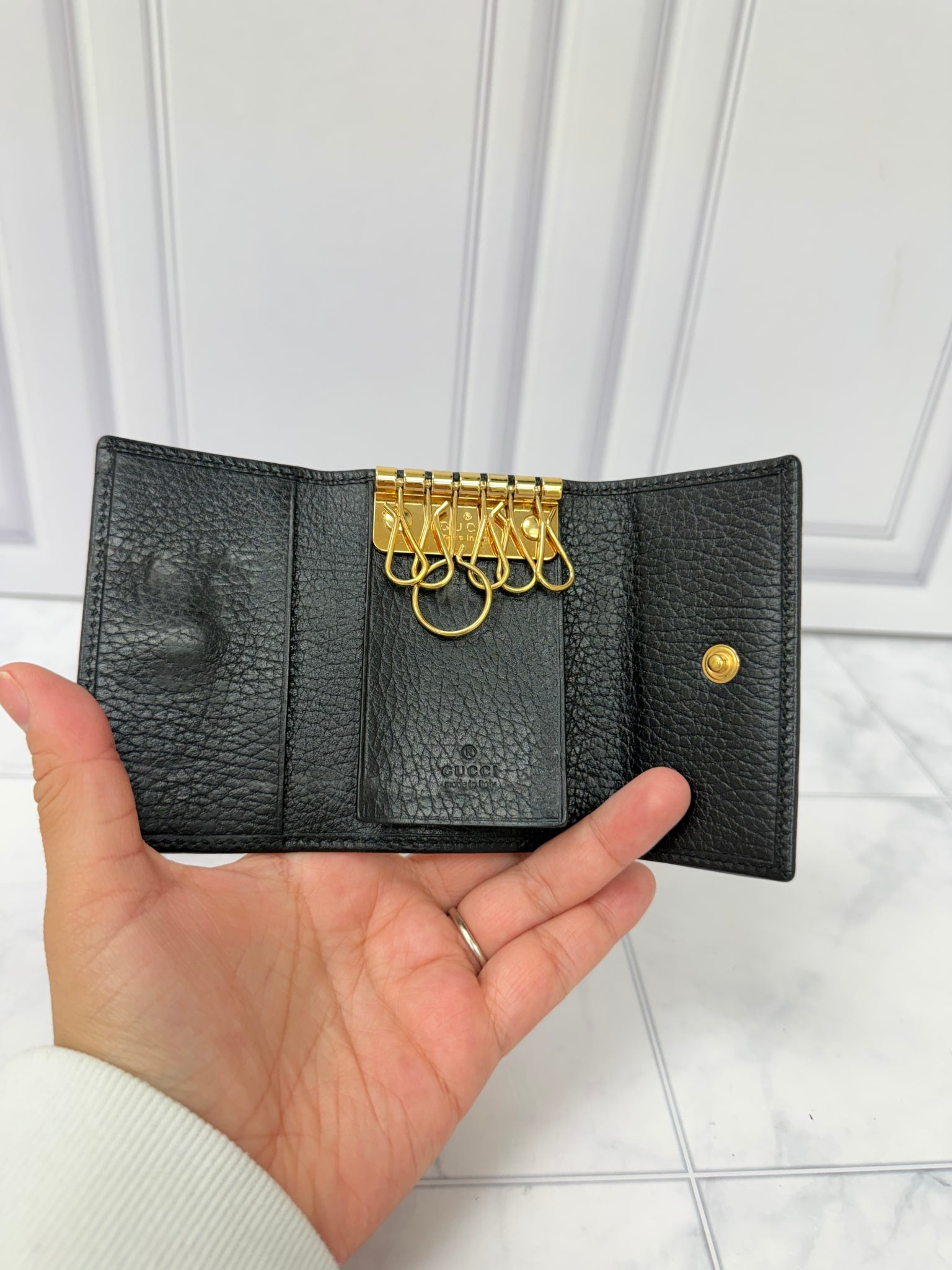 Gucci Black Grained Leather GG Marmont 6 Key Holder