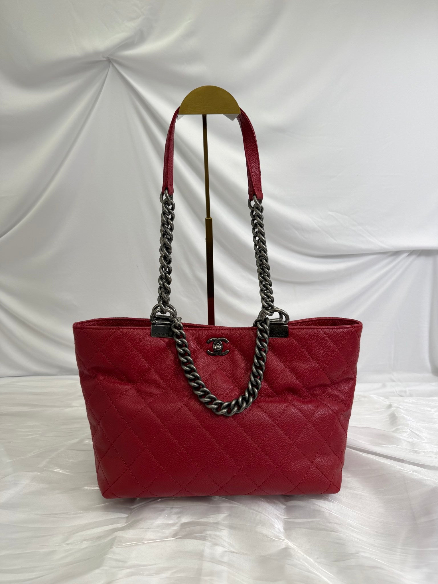 Chanel Red Quilted Caviar Shopping In Chains Tote Bag