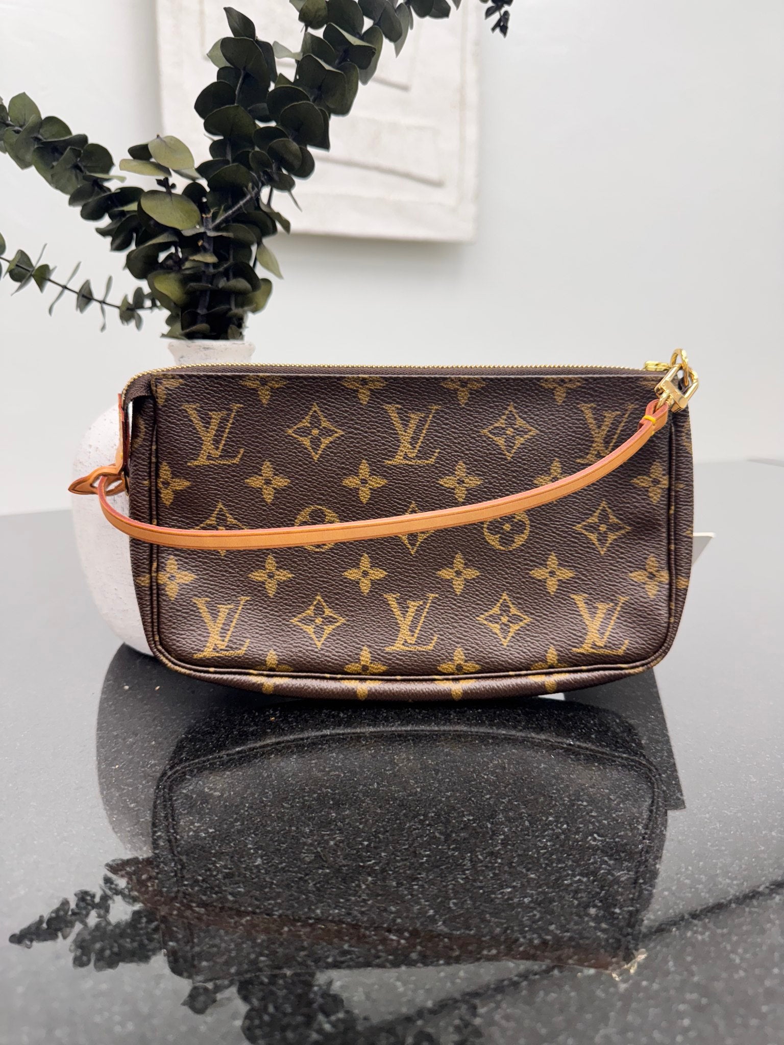 LIKE NEW - Louis Vuitton Monogram Pochette Accessoires