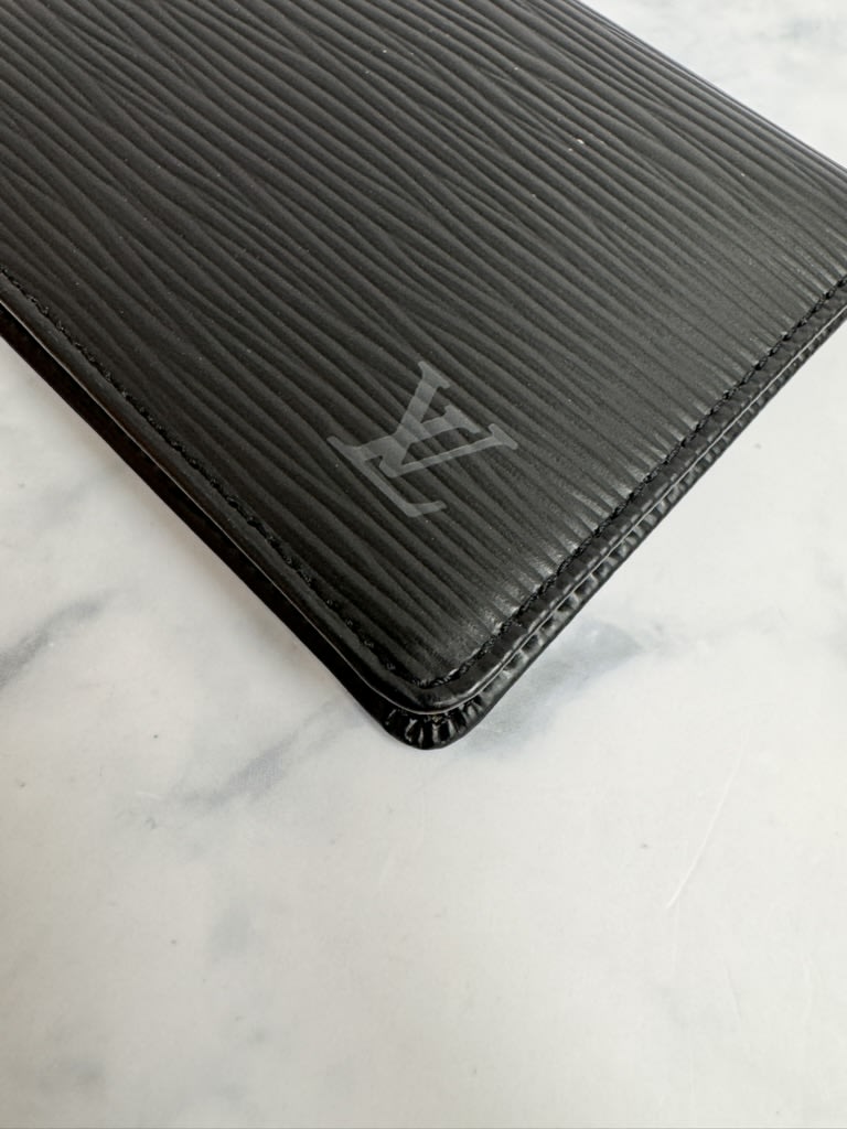 Louis Vuitton Black Epi Porte 2 Cartes Vertical Card Case