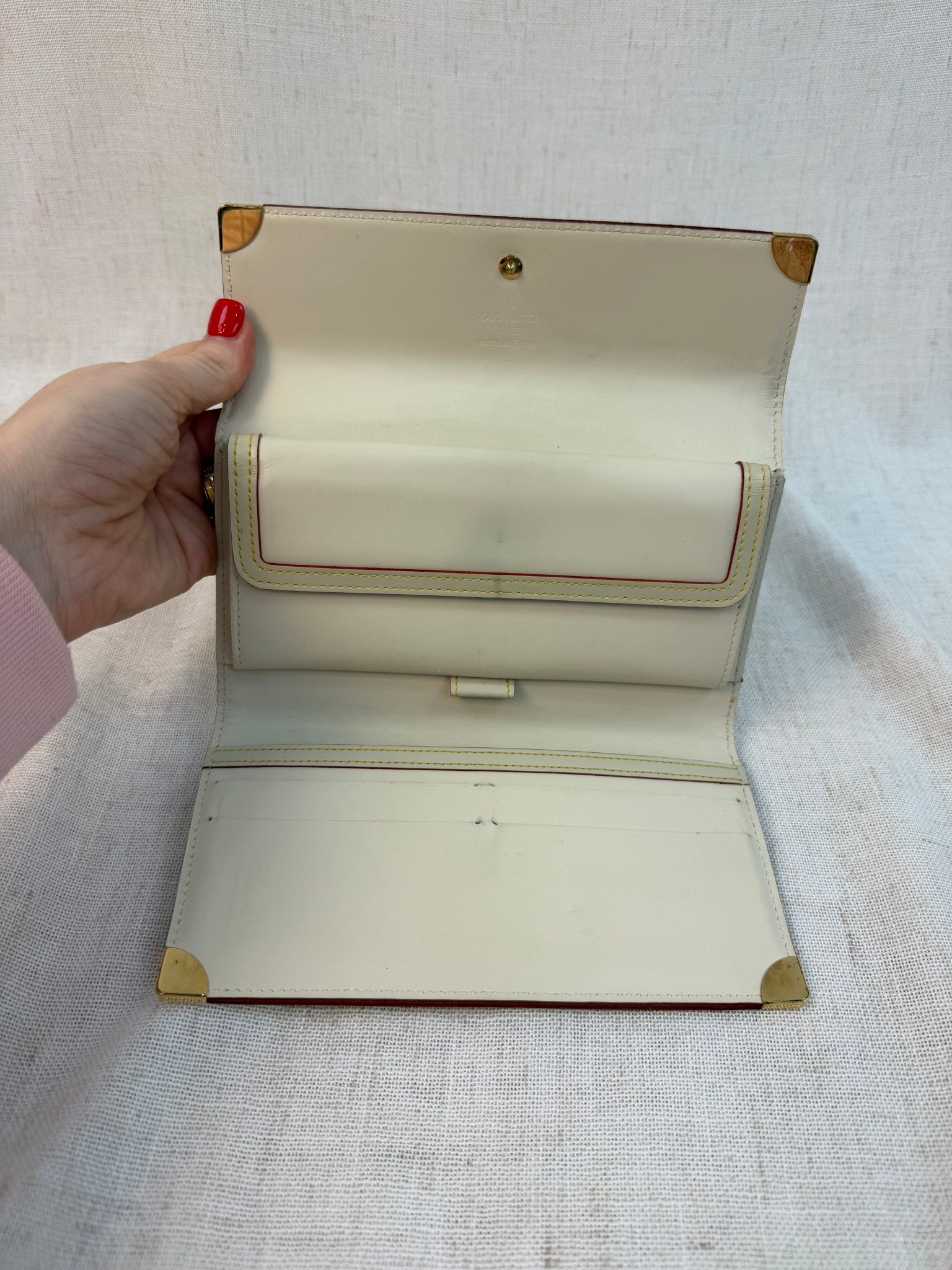 Louis Vuitton Cream Leather Suhali International Wallet