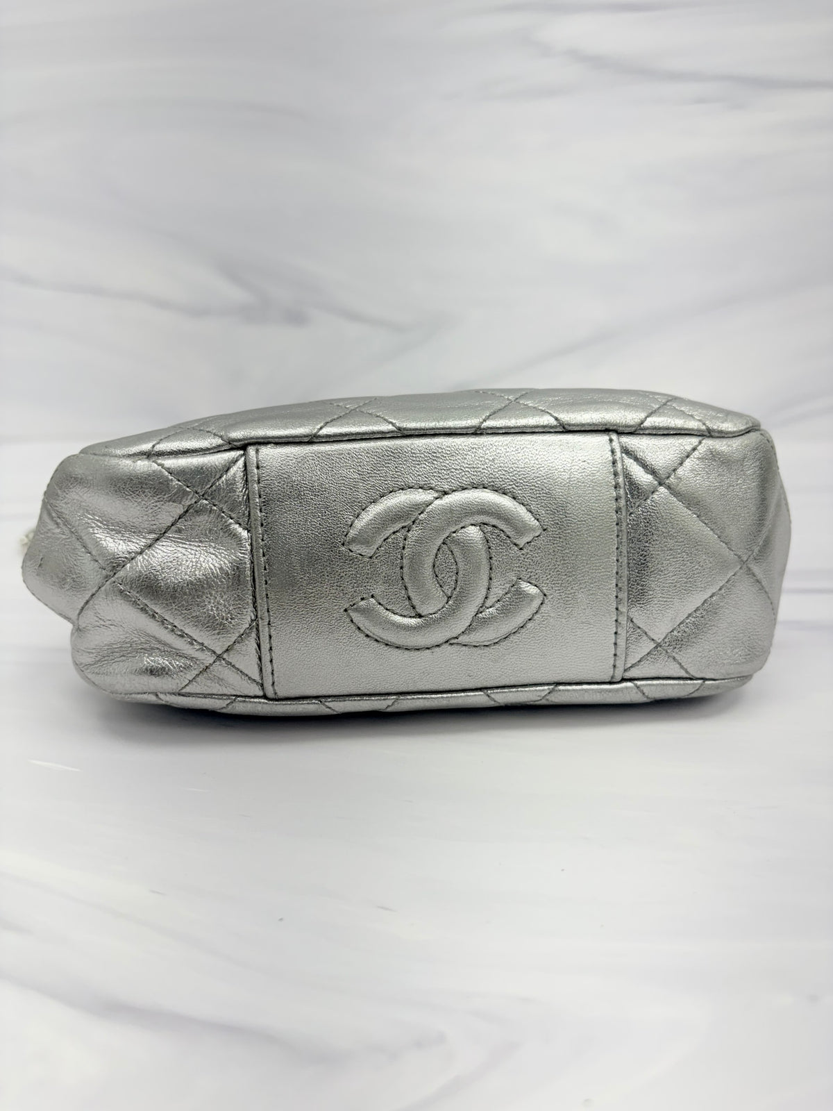 Chanel Metallic Silver Quilted Lambskin Kisslock Frame Bag