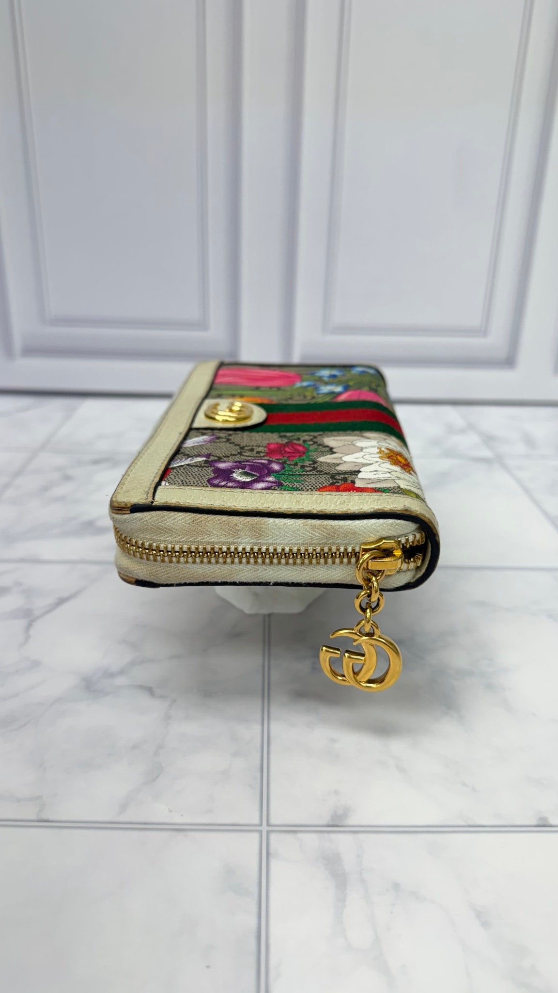 Gucci White GG Supreme Floral Zippy Wallet