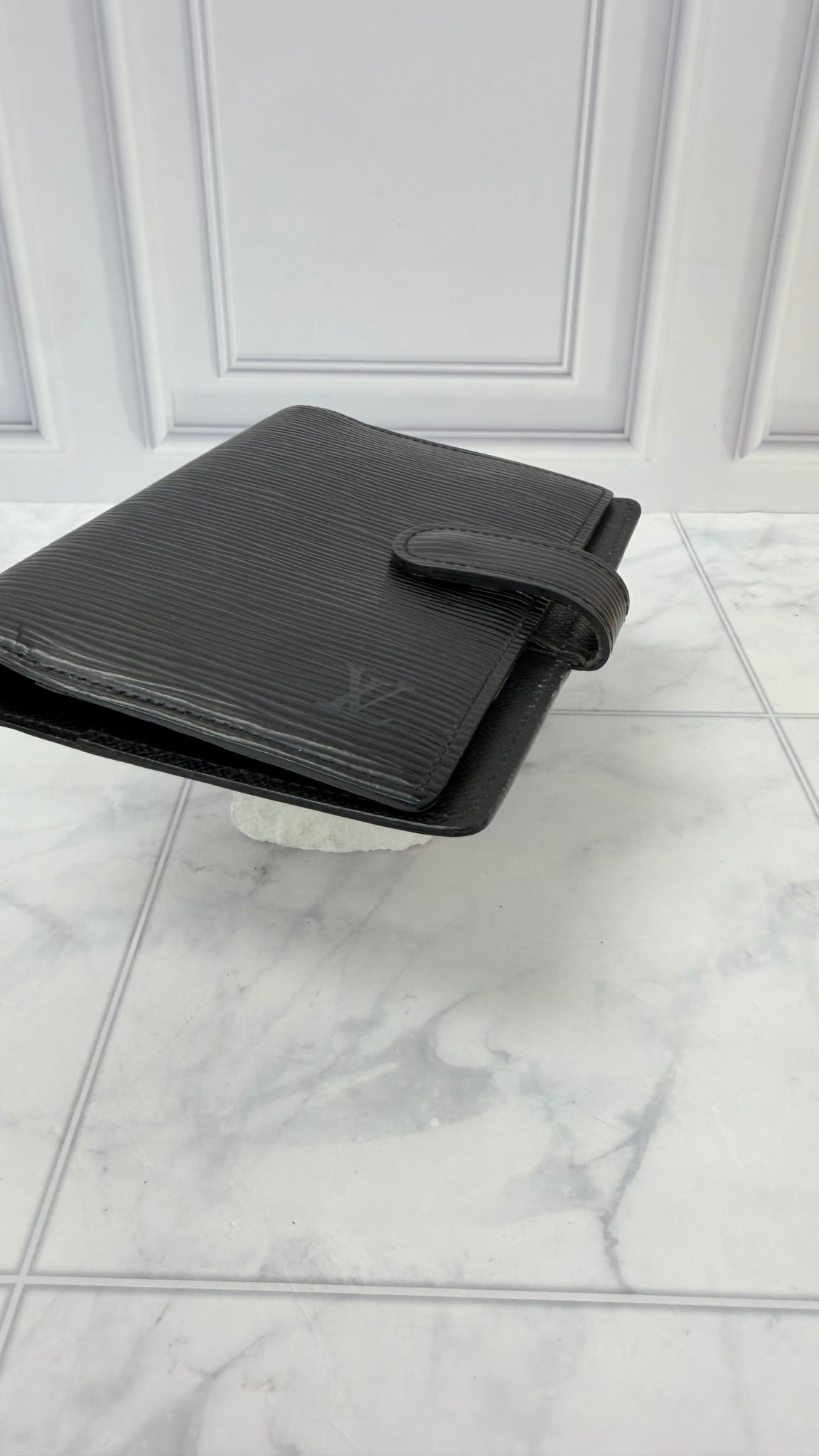 LIKE NEW - Louis Vuitton Black Epi Leather Passport Agenda PM Cover