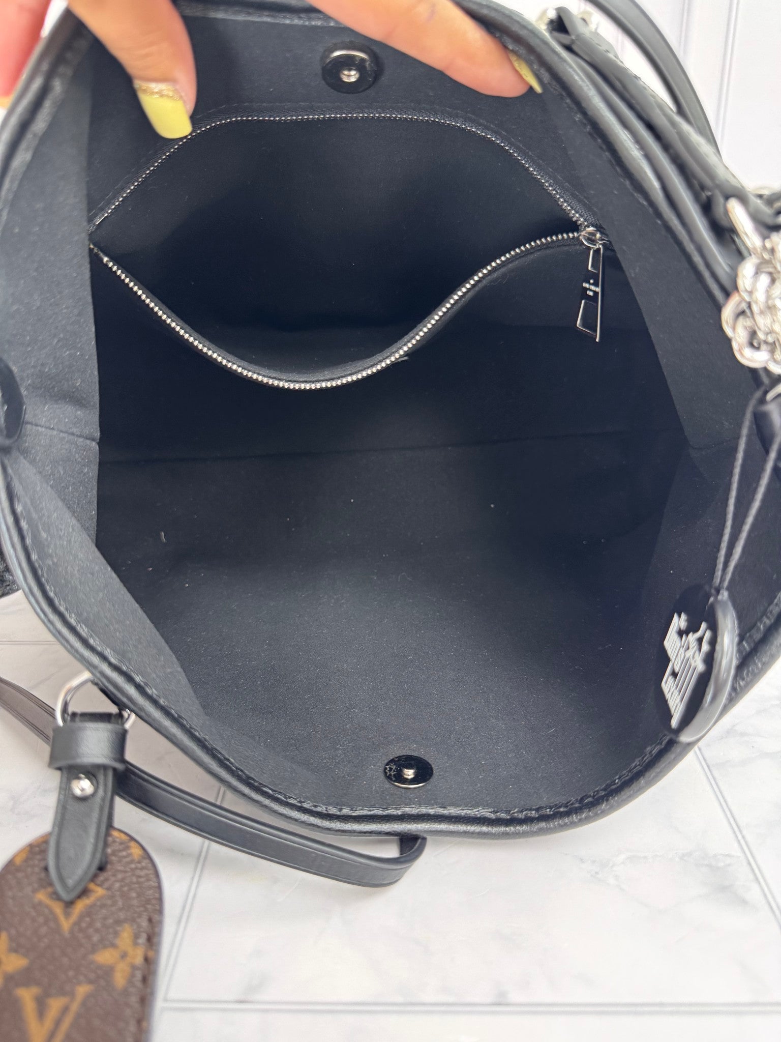 Louis Vuitton Black Leather Carry All Cargo Vibe PM