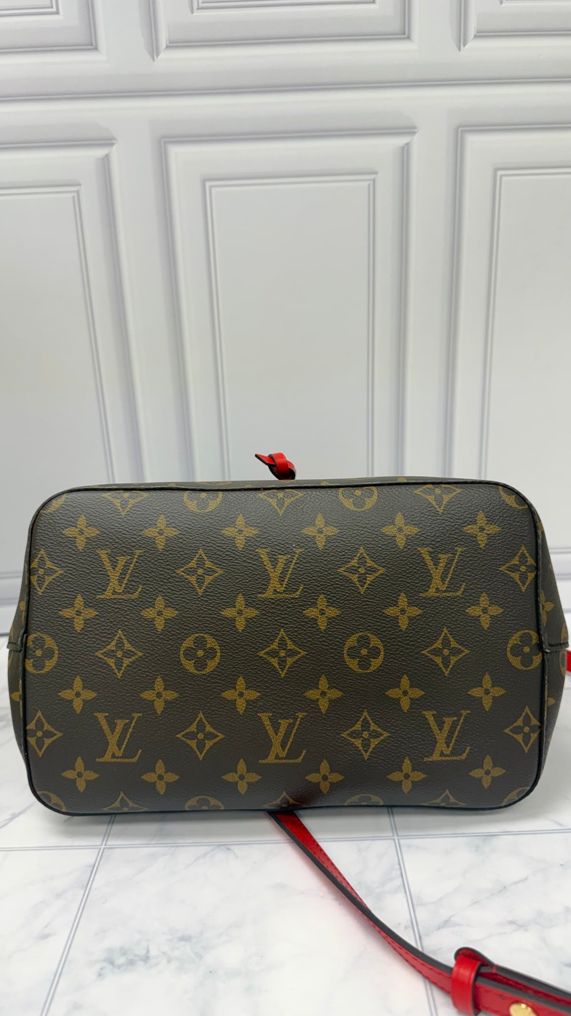 LIKE NEW - Louis Vuitton Monogram Red Neo Noe Bucket Bag