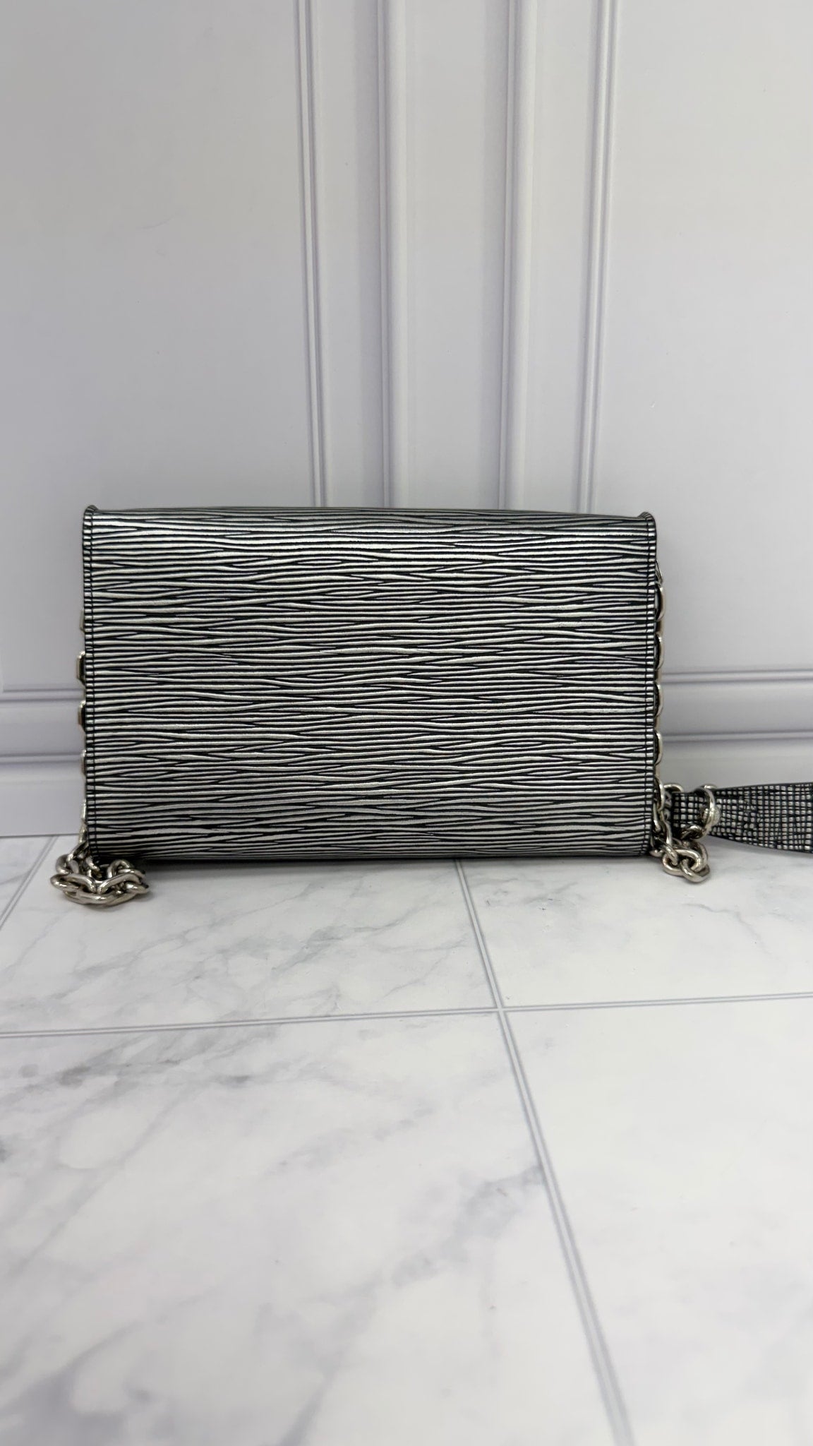 Louis Vuitton Silver Epi Leather Twist Wallet On A Chain