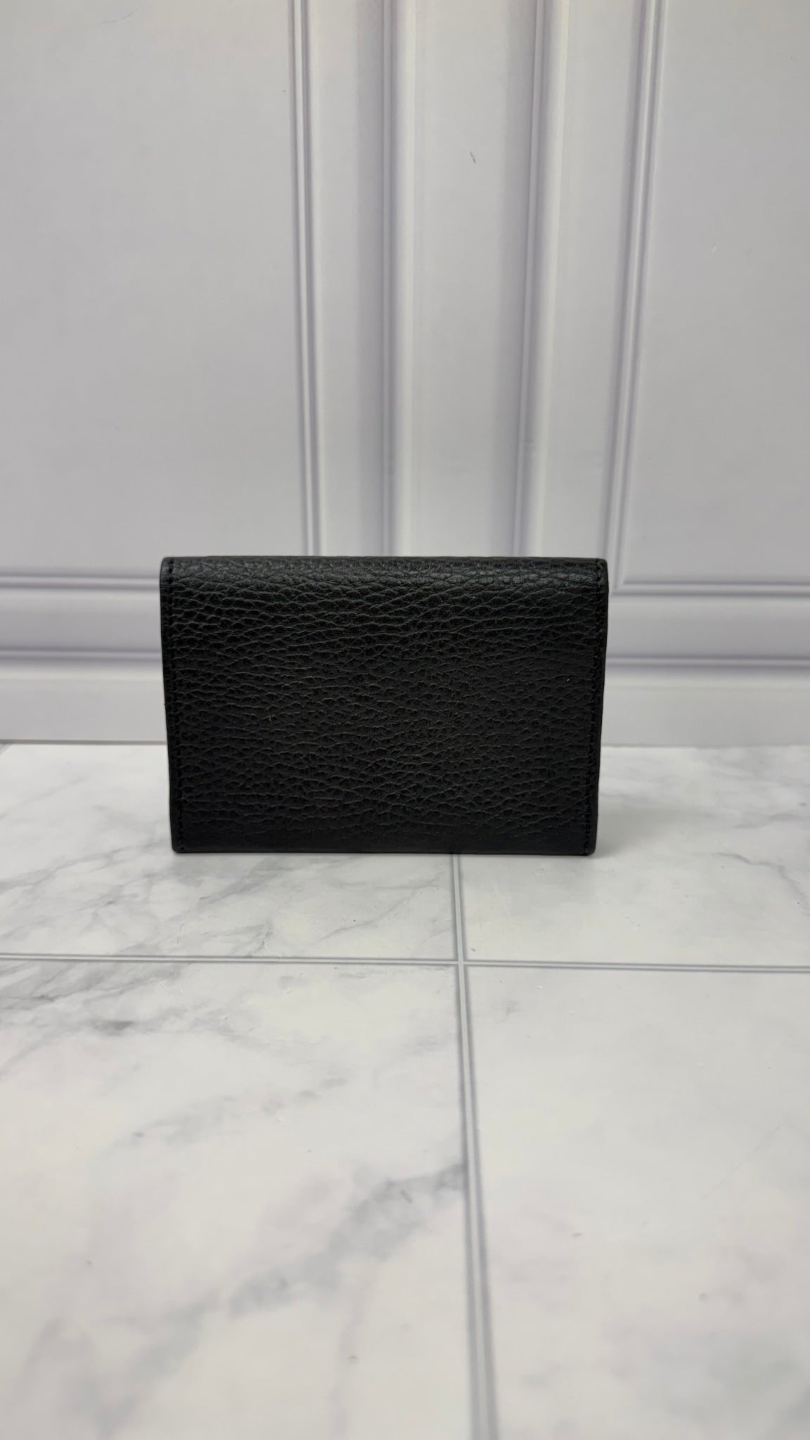 LIKE NEW - Gucci Black Grained Leather Compact Wallet