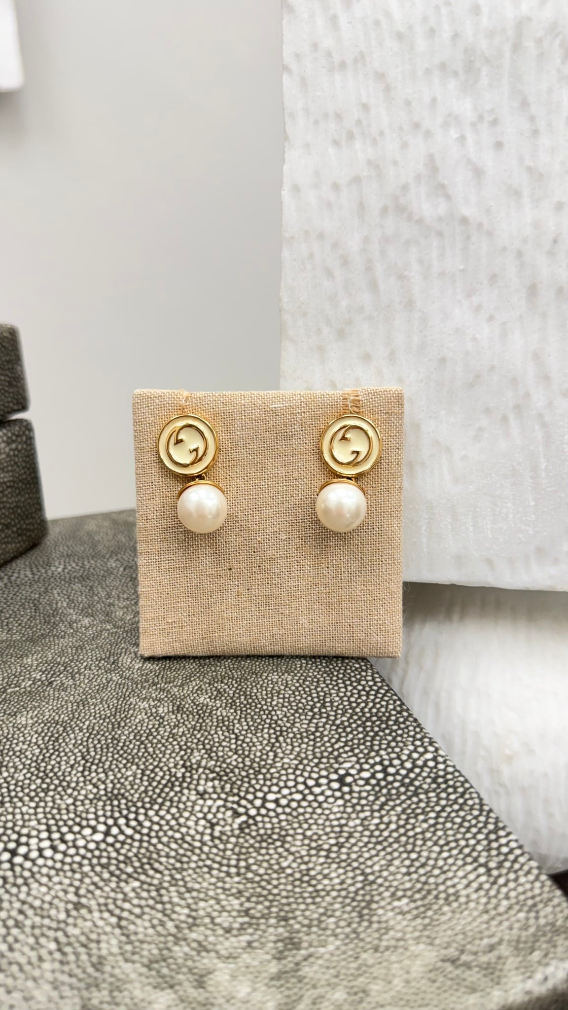 Gucci Gold Toned Metal Blondie Pearl Drop Earrings