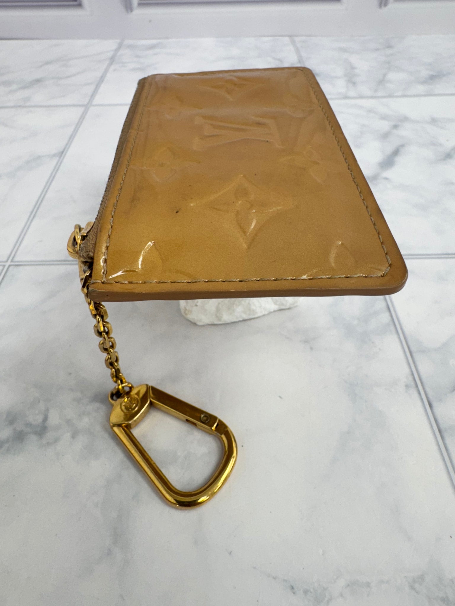 Louis Vuitton Beige Vernis Key Cles