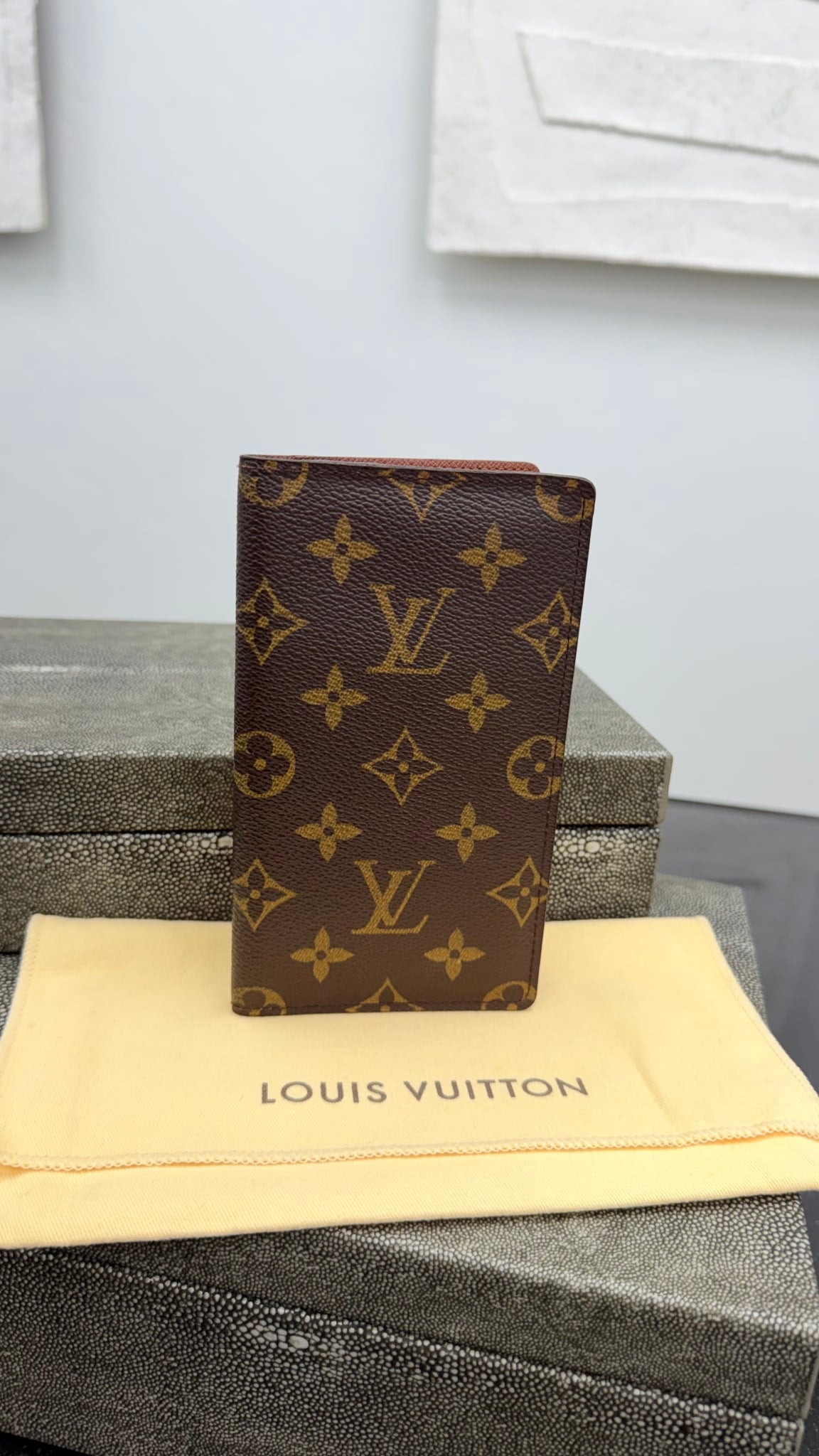 LIKE NEW - Louis Vuitton Monogram Long Wallet