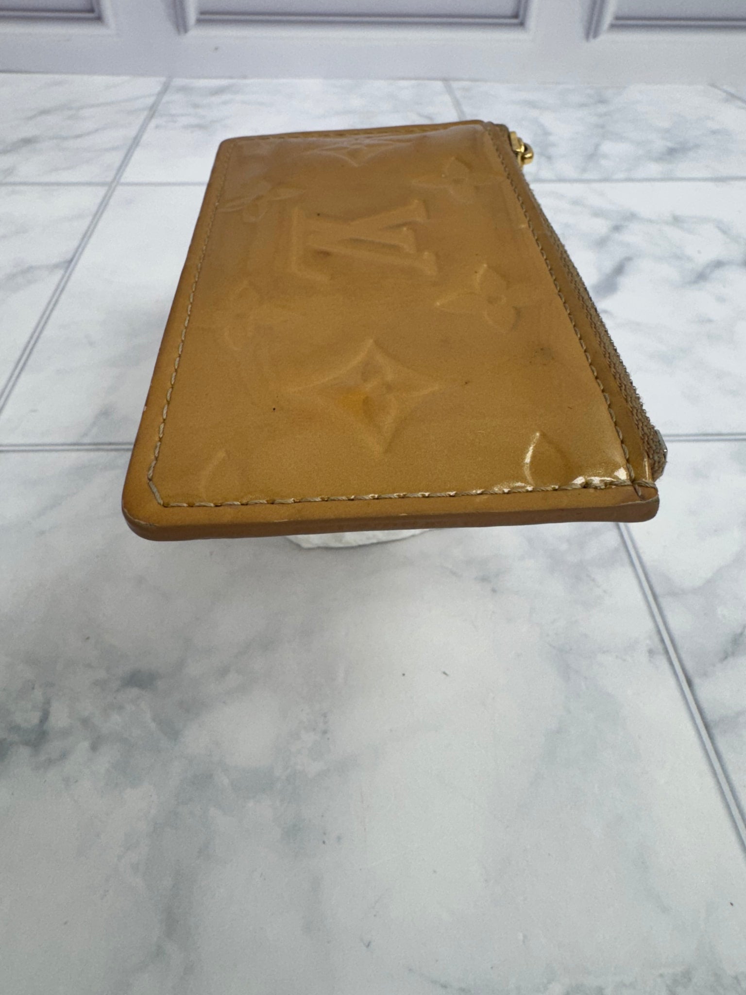 Louis Vuitton Beige Vernis Key Cles