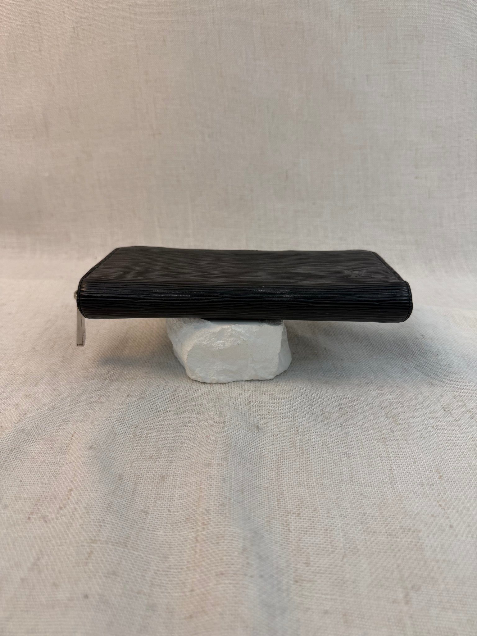 Louis Vuitton Black Epi Leather Zippy Wallet