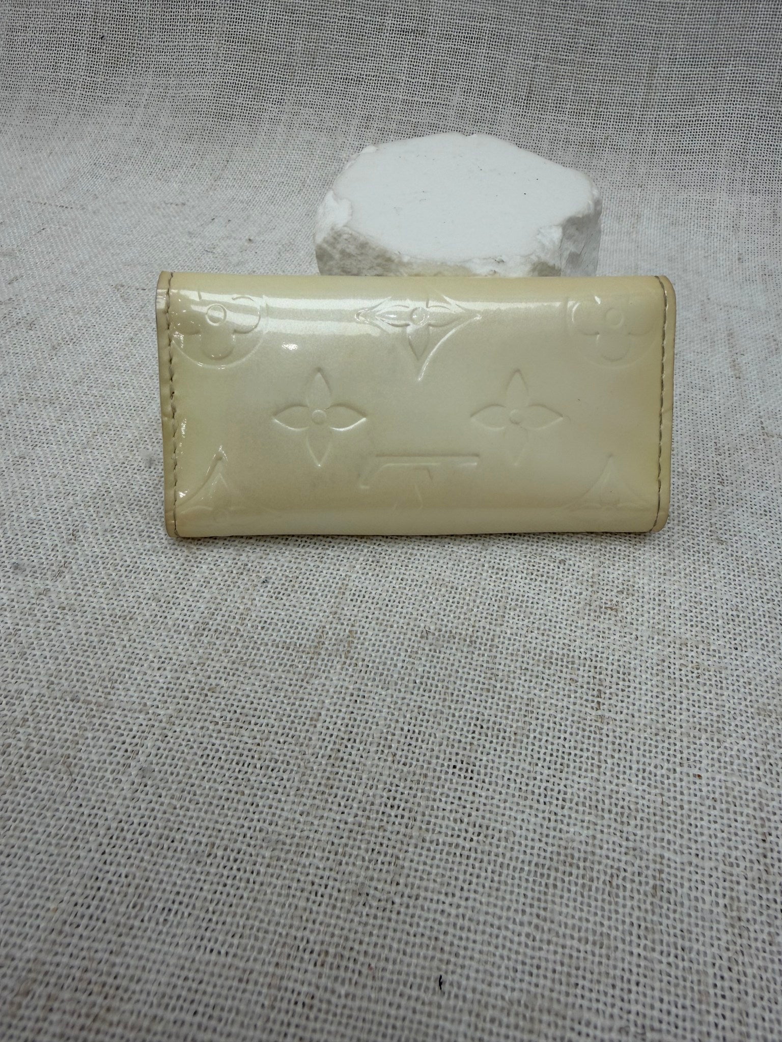 Louis Vuitton Pale Yellow Vernis 4 Key Ring Case