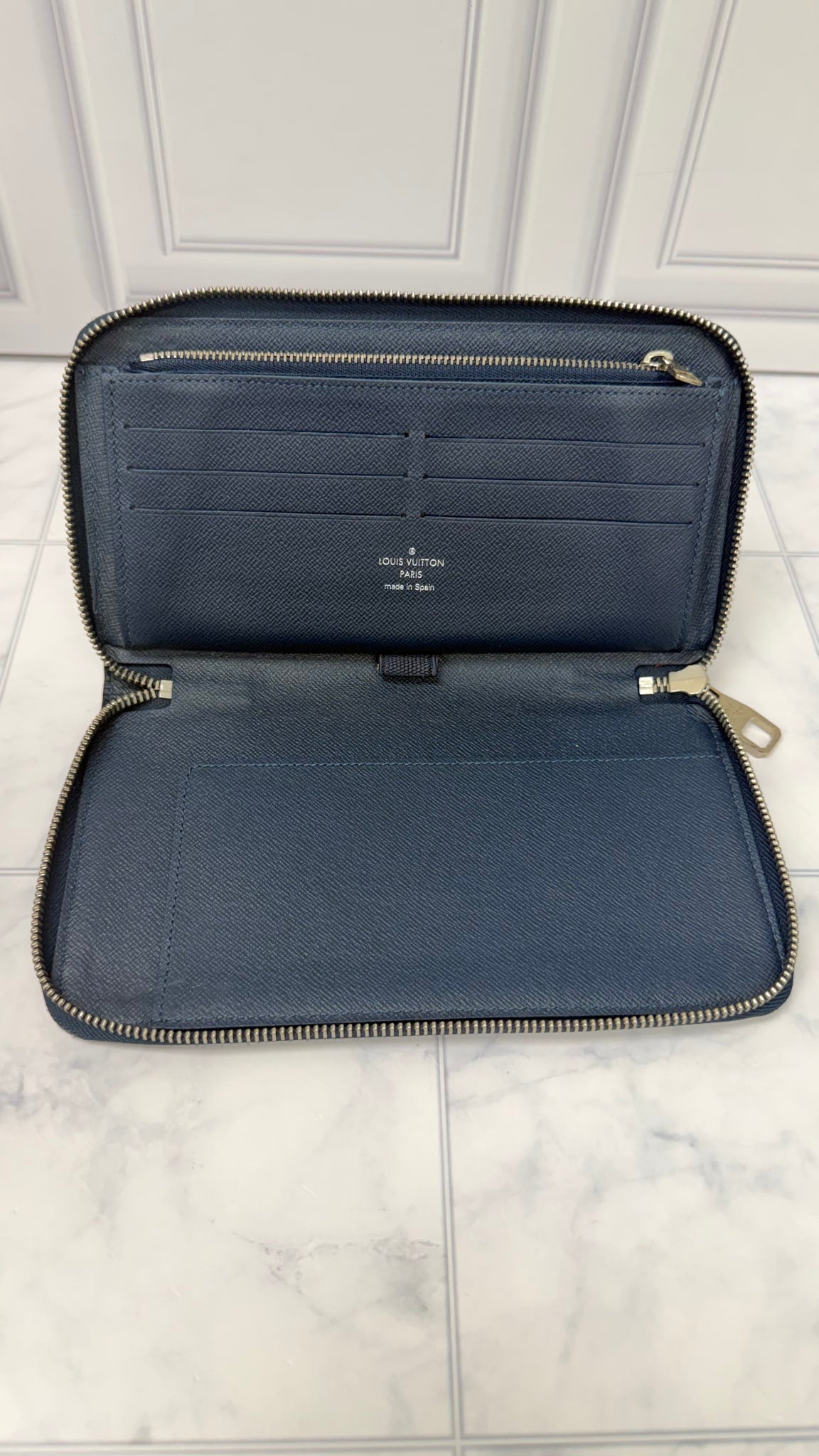 Louis Vuitton Navy Blue Taiga Leather Zippy Wallet