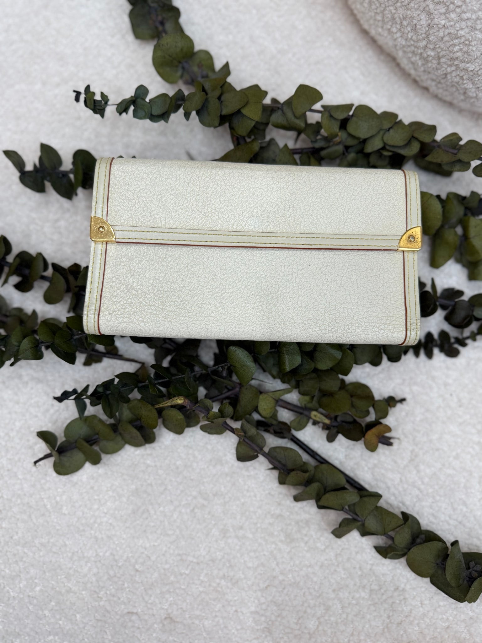 Louis Vuitton Cream Leather Suhali International Wallet