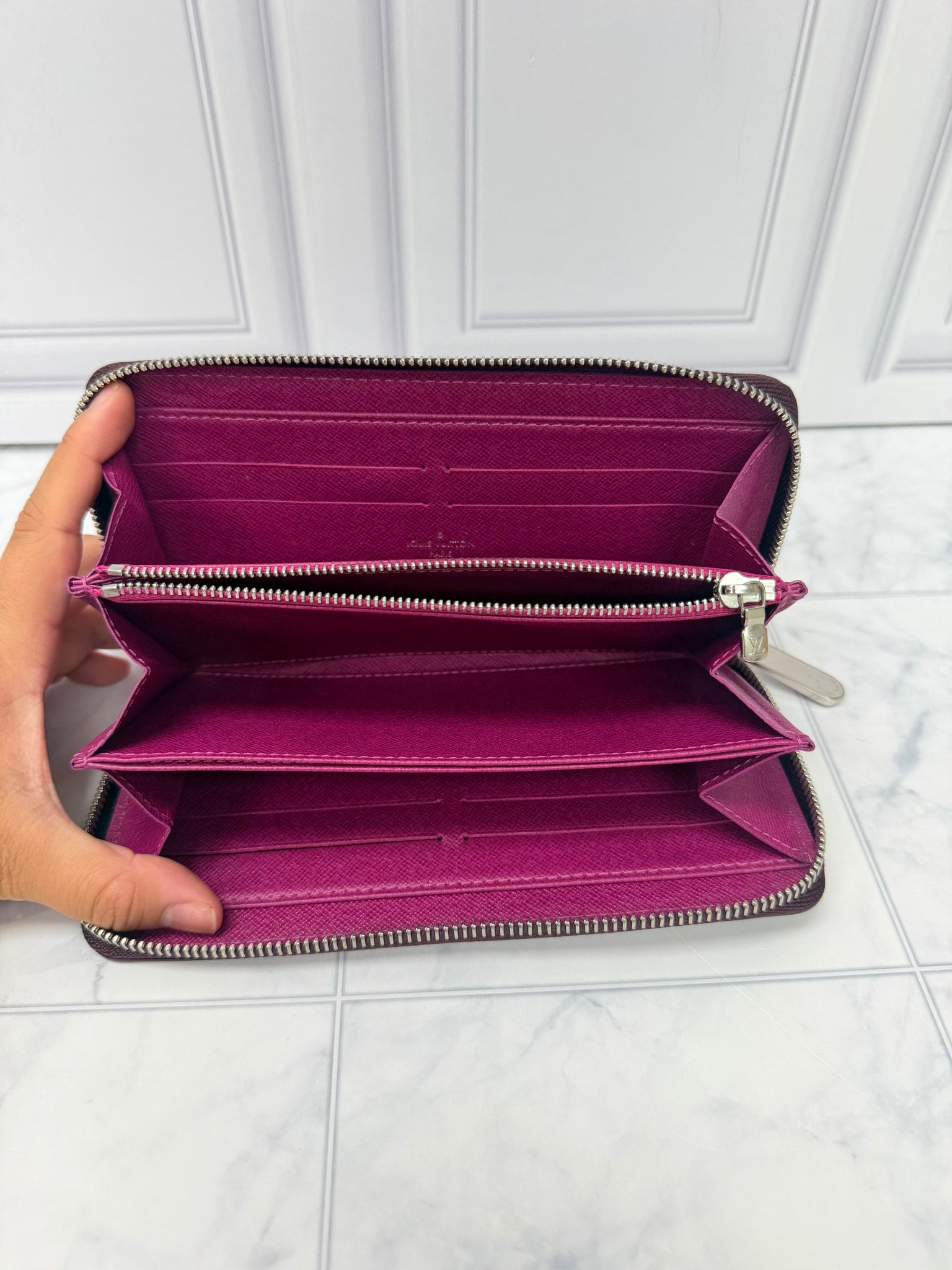 LIKE NEW - Louis Vuitton Purple Epi Leather Zippy Wallet