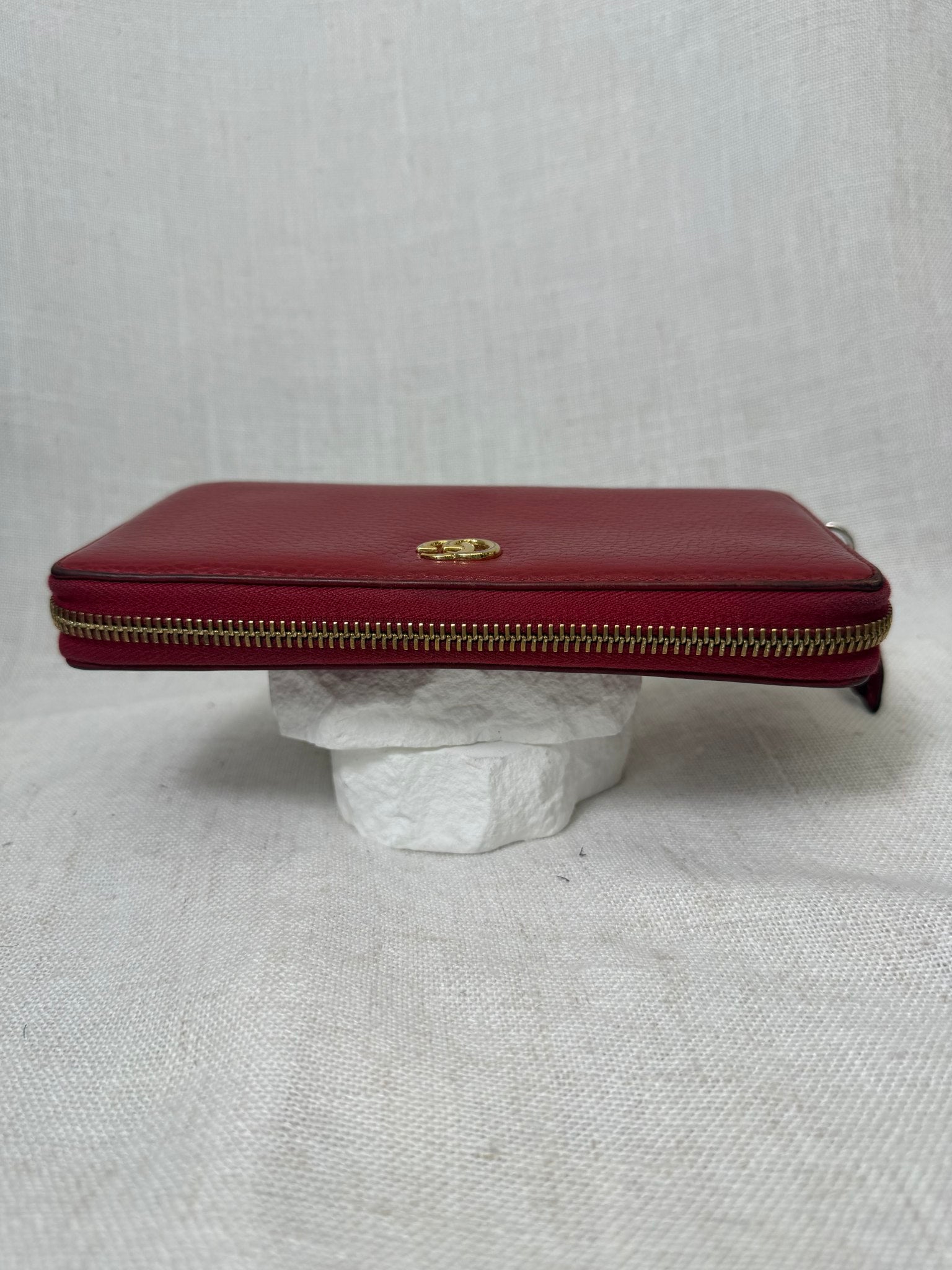 Gucci Red Leather Marmont GG Zippy Wallet