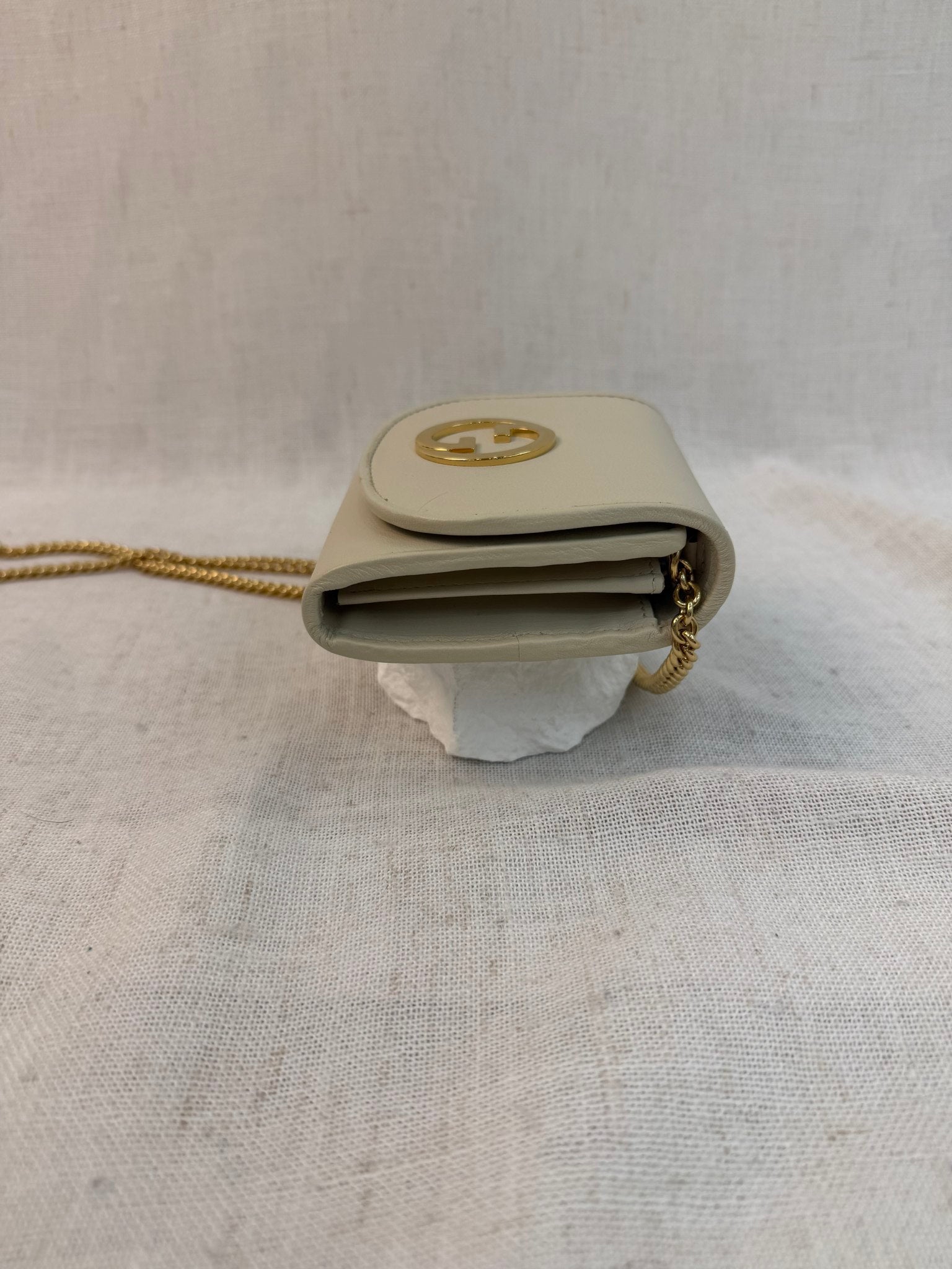 LIKE NEW-Gucci Cream Leather Blondie Wallet On Chain Bag