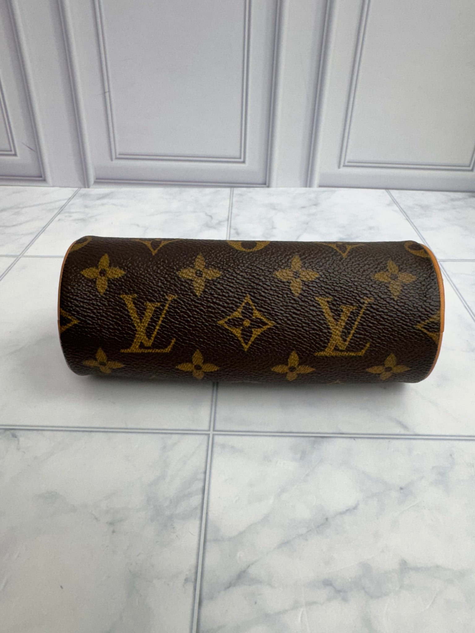 LIKE NEW - Louis Vuitton Monogram Mini Papillon Pochette