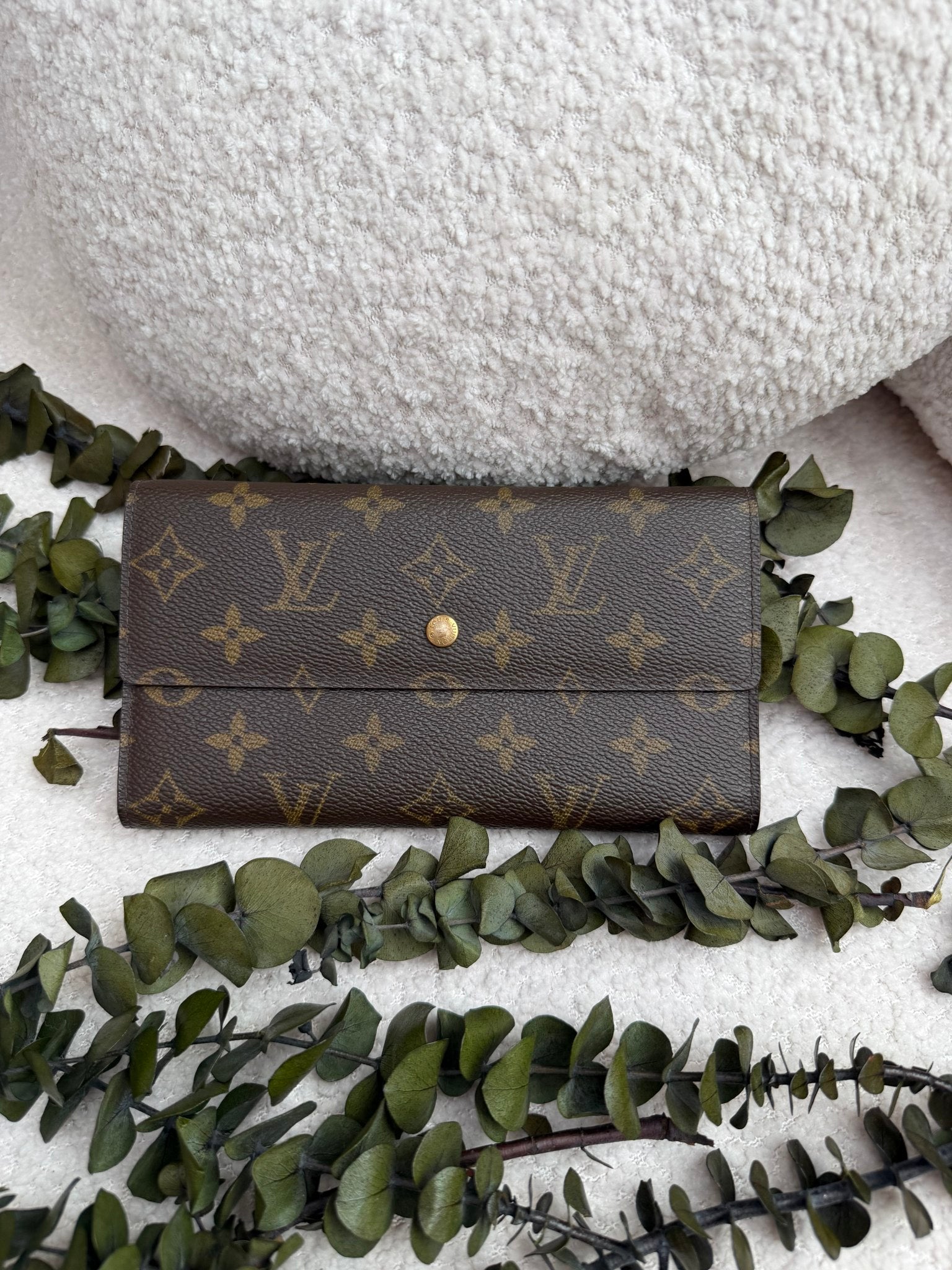 Louis Vuitton Monogram International Wallet