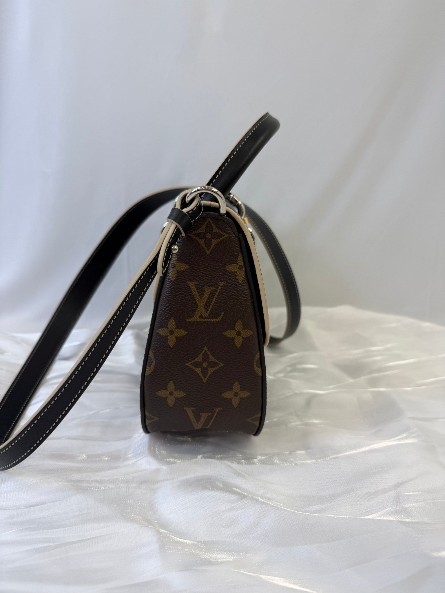 Louis Vuitton Monogram Chain It PM Handbag