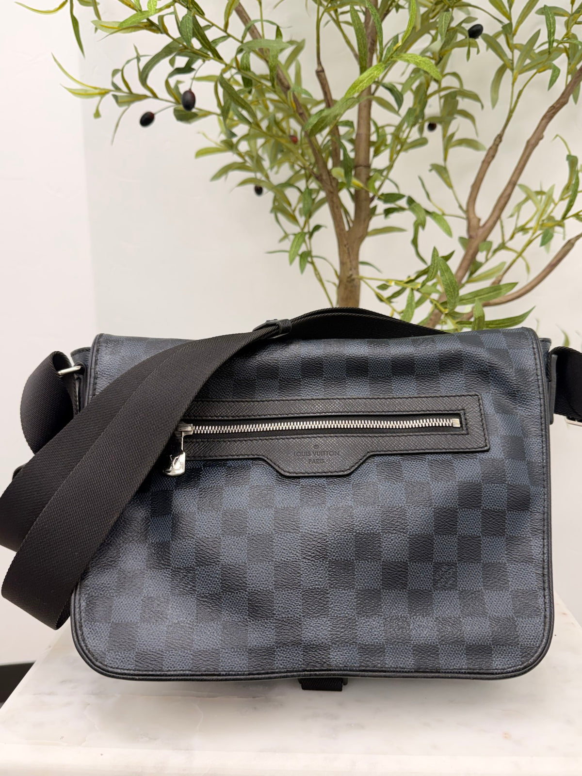 Louis Vuitton Damier Graphite Daniel MM Messenger Bag