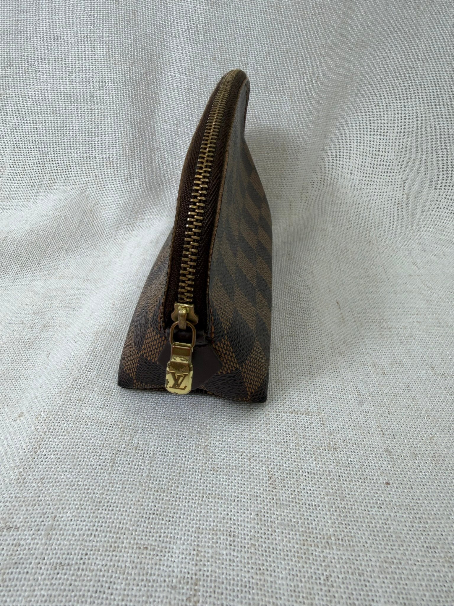 Louie Vuitton Damier Ebene Cosmetic Pouch