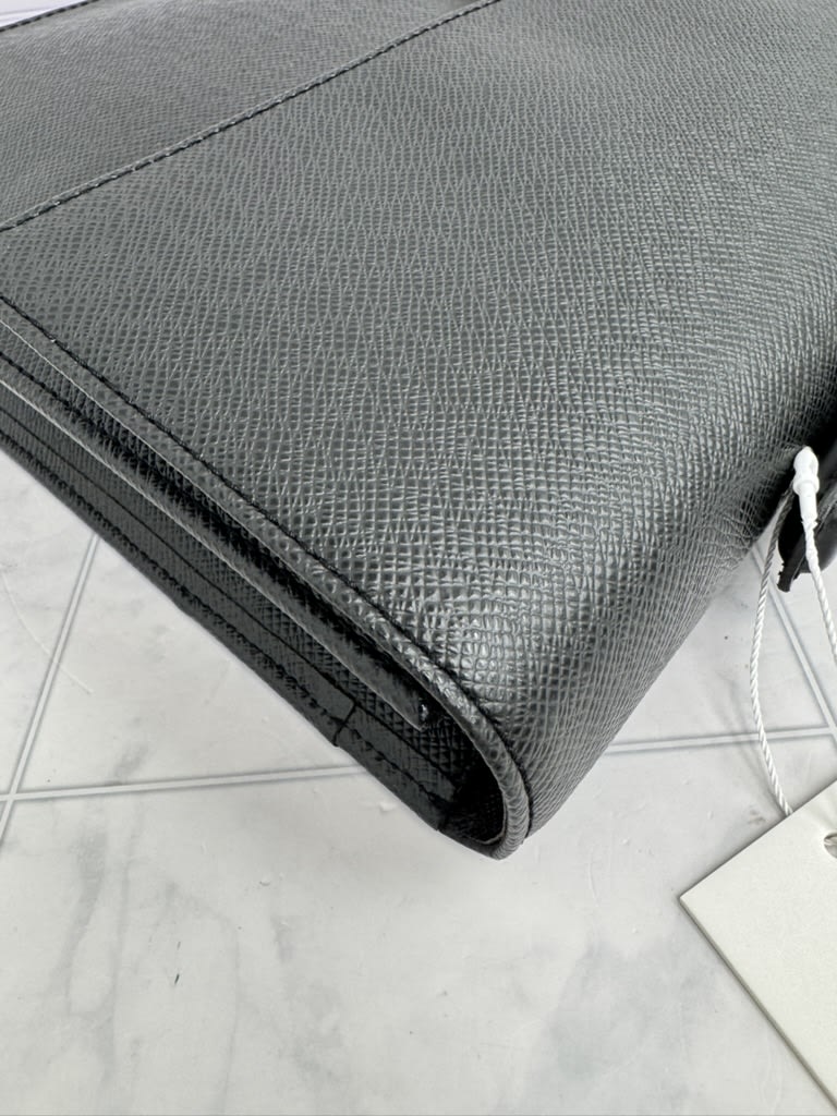LIKE NEW - Louis Vuitton Black Taiga Leather Porte-Document Angara Briefcase Bag