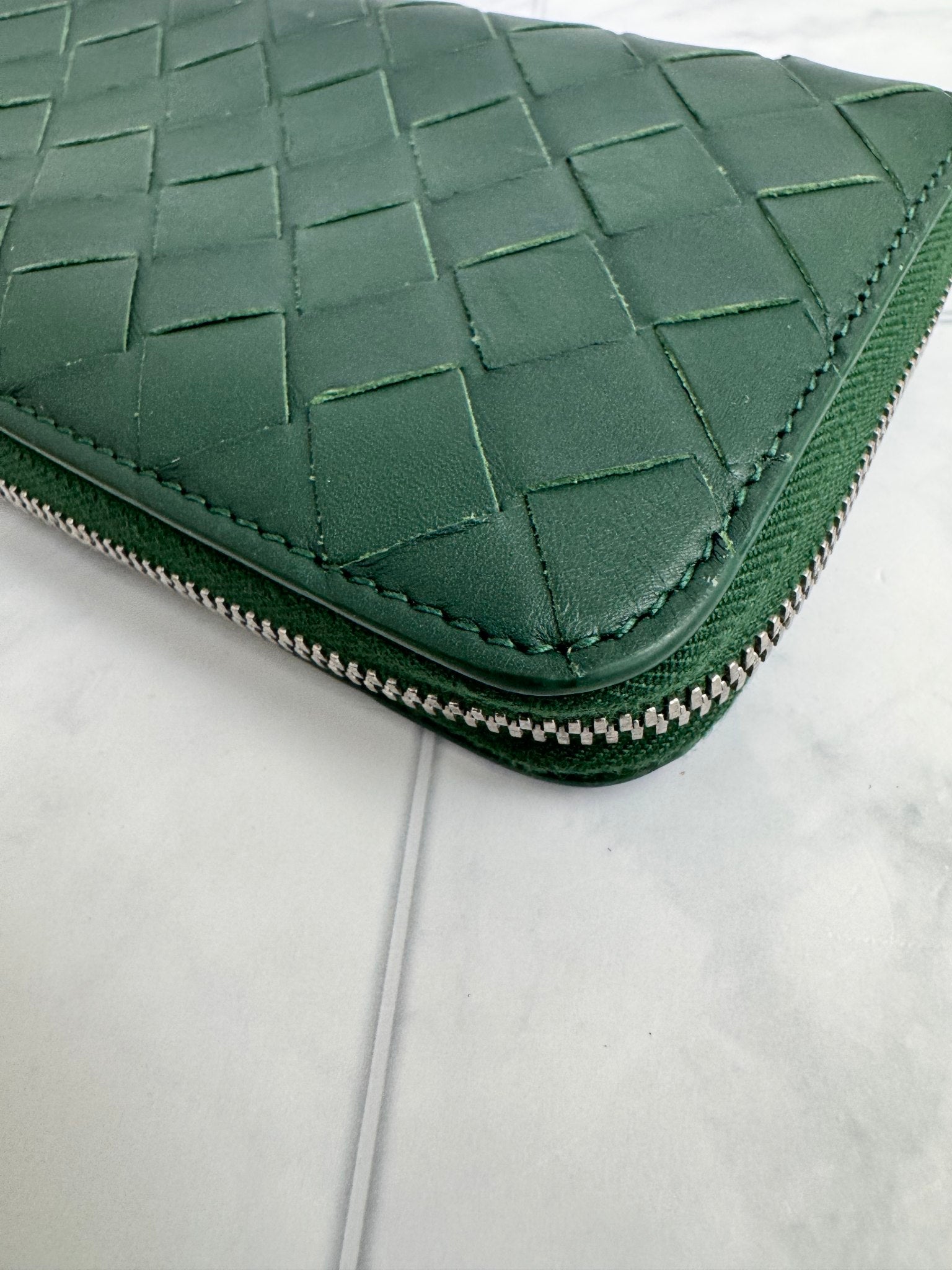 Bottega Veneta Green Intrecciato Leather Zippy Wallet