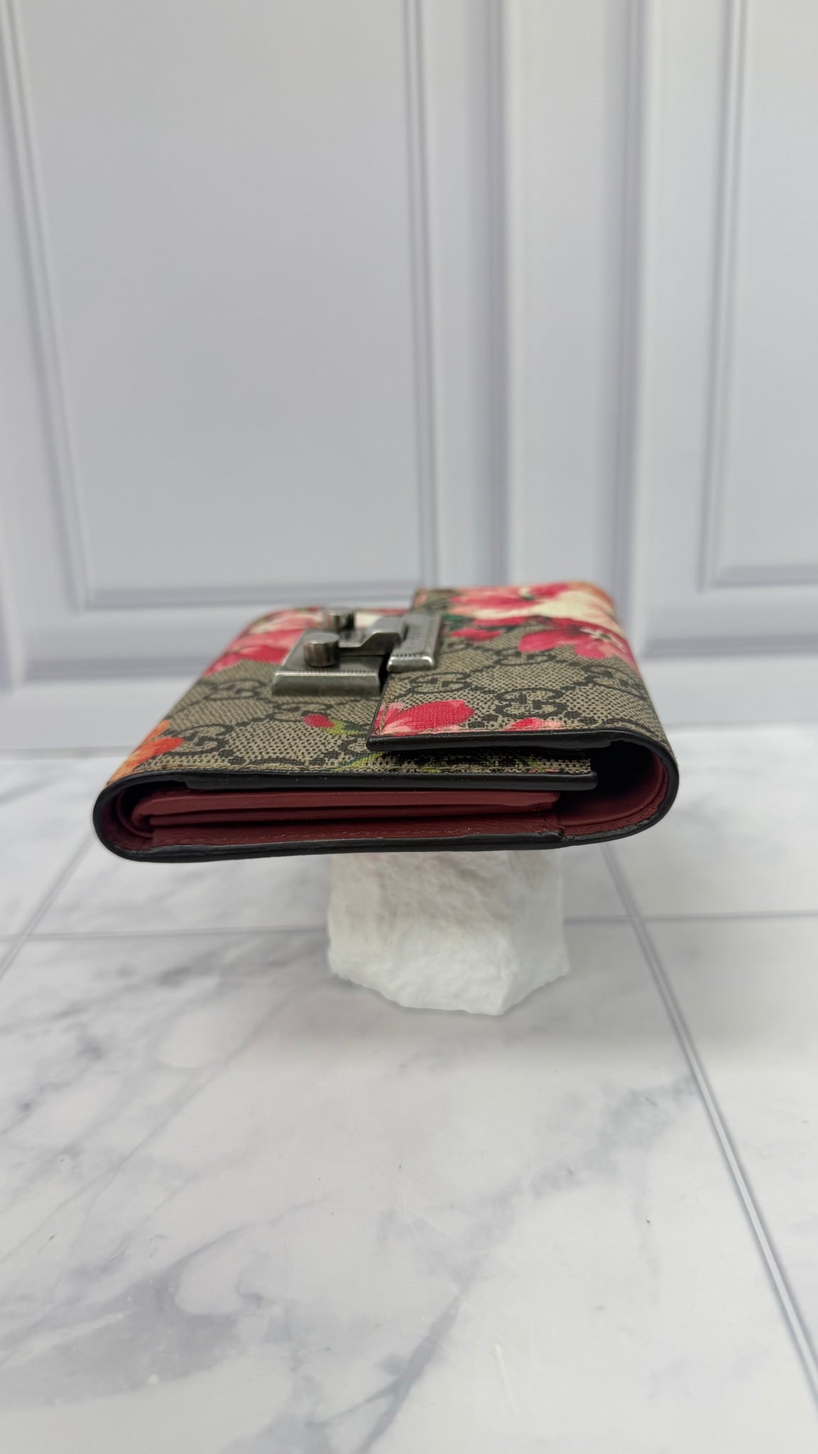 Gucci GG Supreme Blooms Padlock Compact Wallet