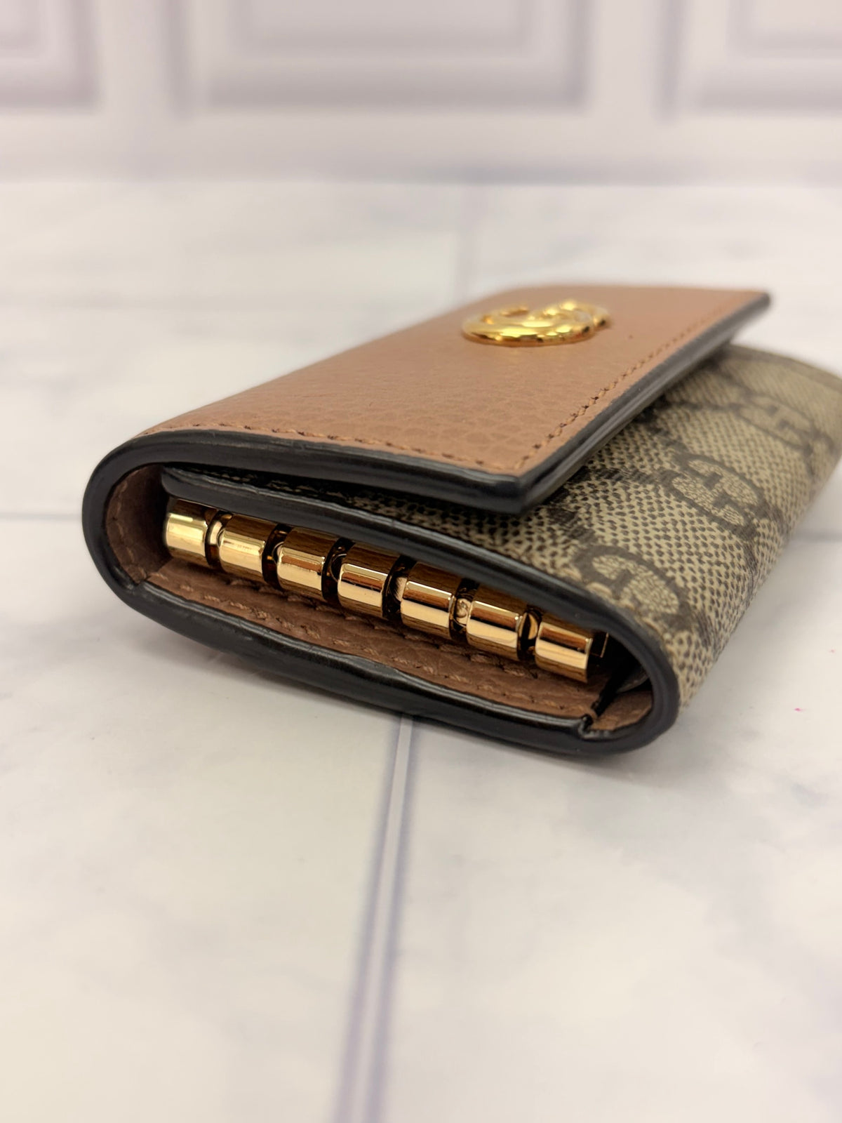 Gucci Supreme Monogram GG Marmont 6 Ring Key Case