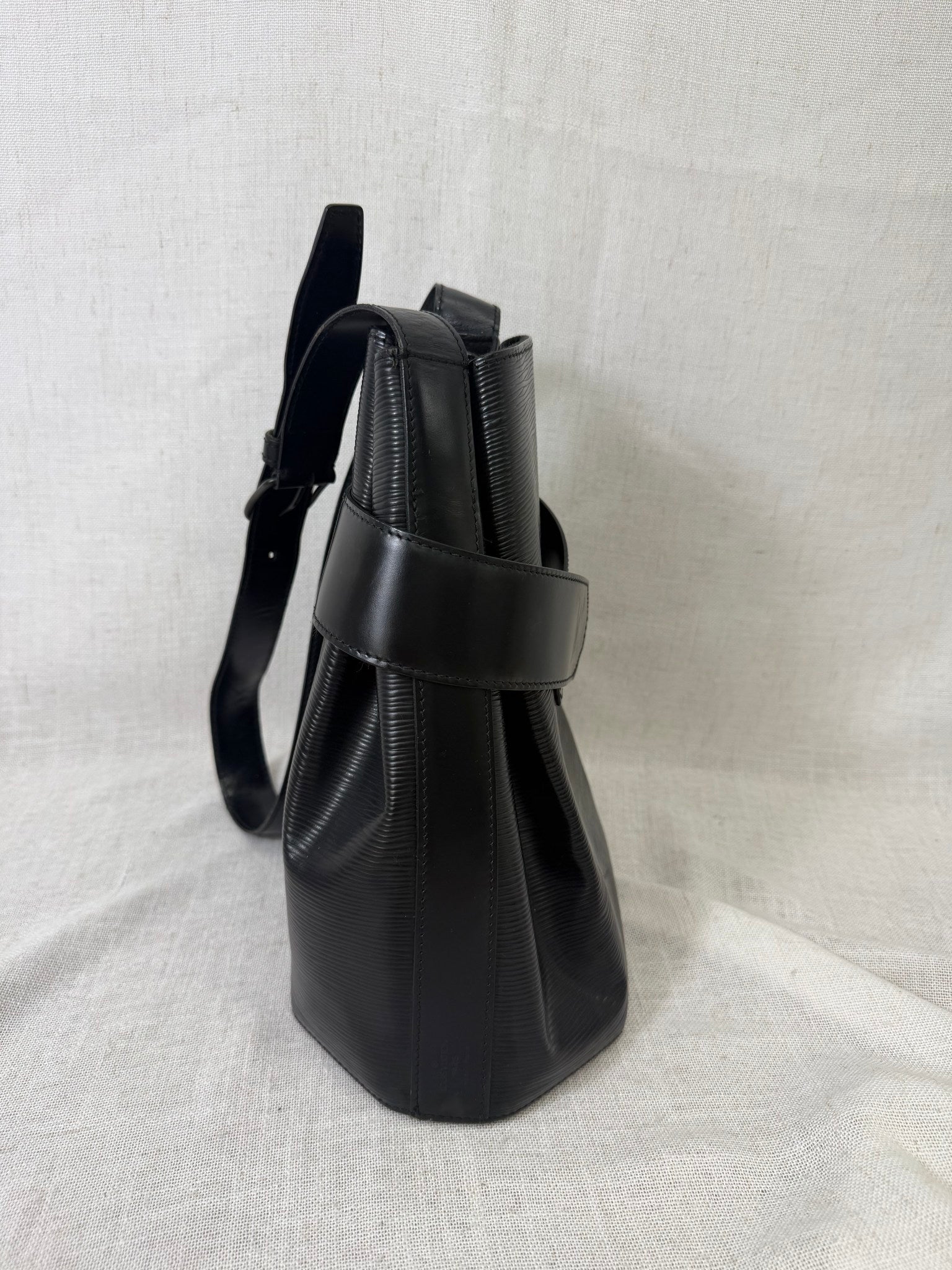 Louis Vuitton Black Epi Leather Sac D'Epaile PM Shoulder Bag