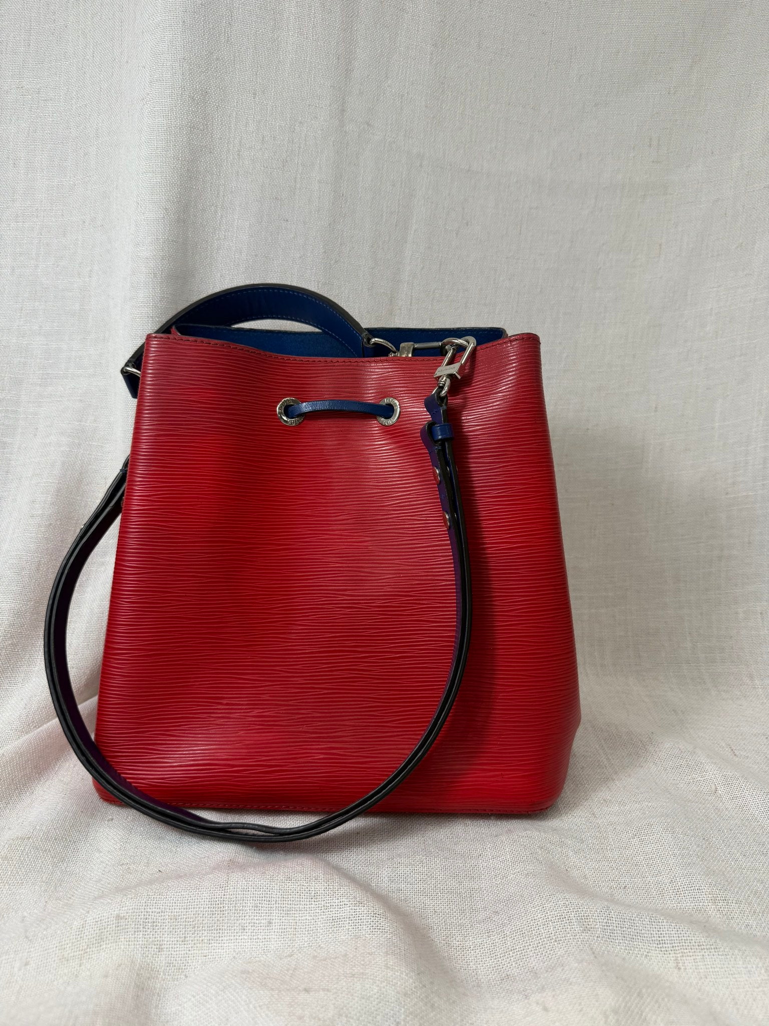 Louis Vuitton Red And Blue Epi Leather NeoNoe MM Bucket Bag