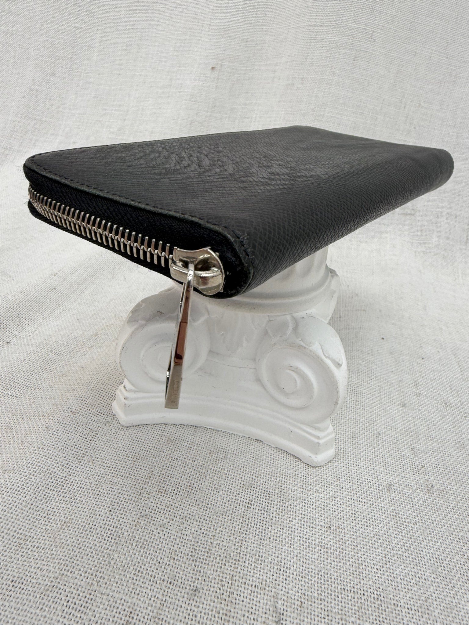 Louis Vuitton Black Taiga Leather Vertical Zippy Wallet