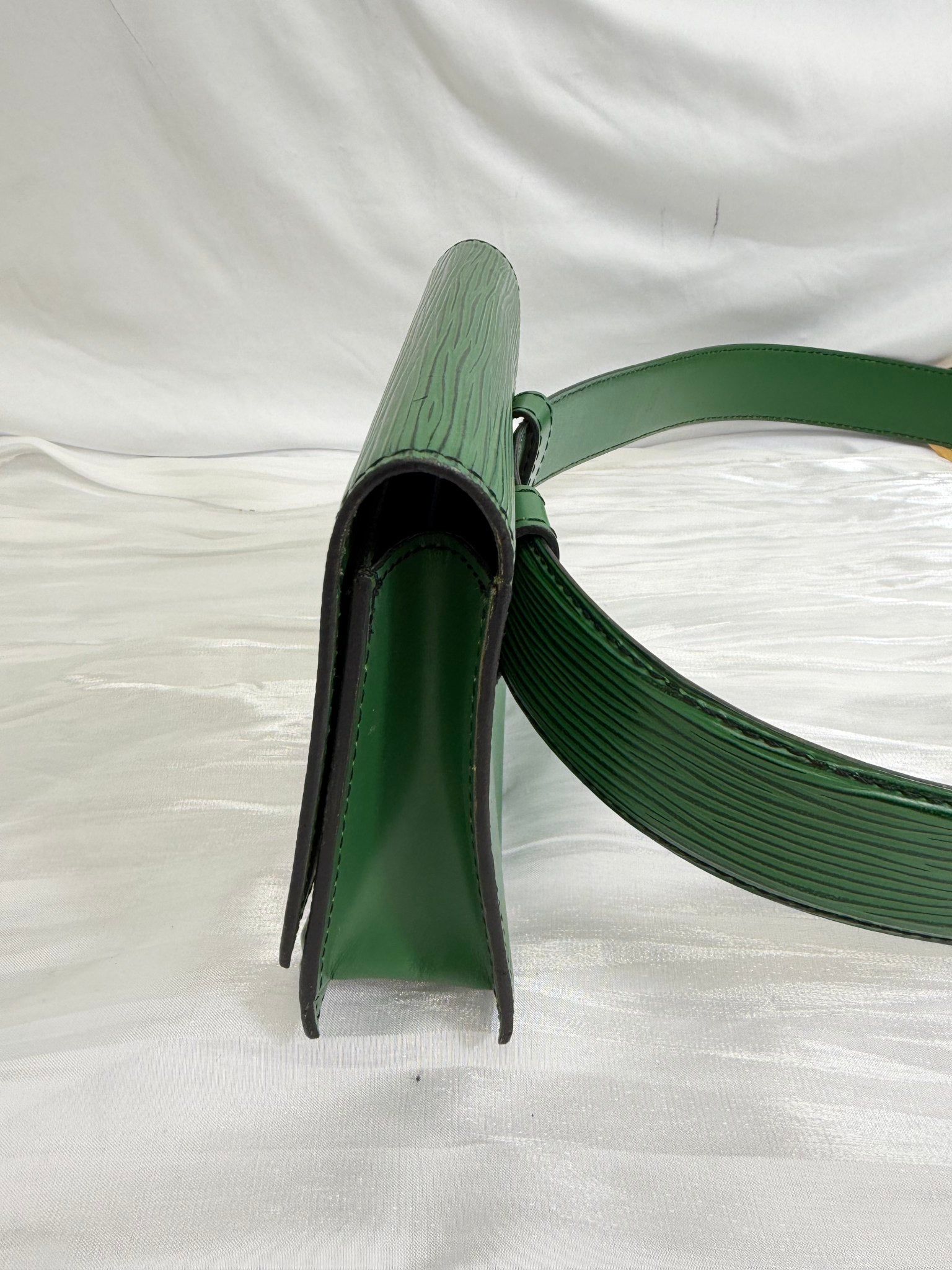 Louis Vuitton Green Epi Leather Tilsitt Belt Bag
