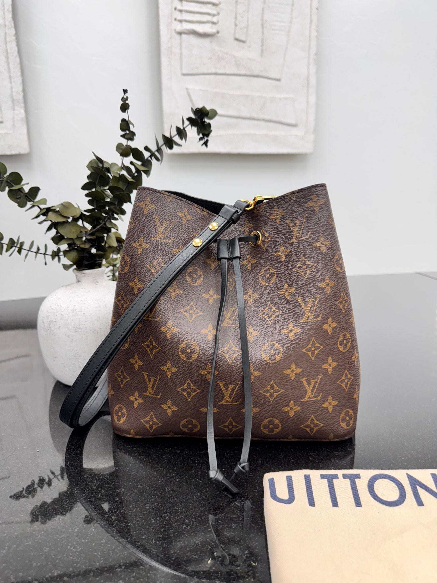LIKE NEW - Louis Vuitton Neo Noe Shoulder Bag MM