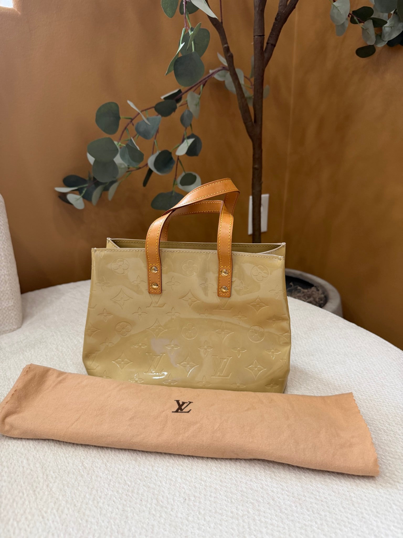 Louis Vuitton Beige Vernis Leather Reade PM Tote Bag