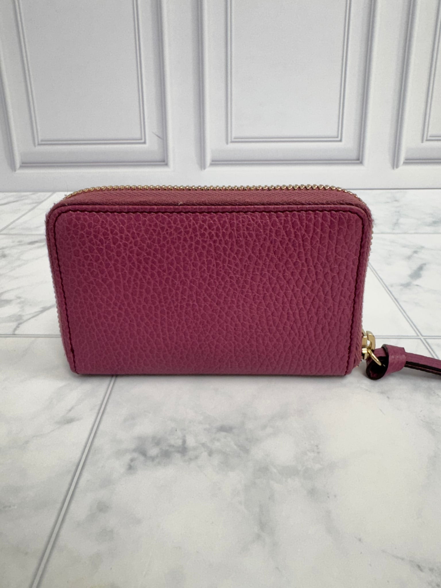 Gucci Fuchsia Grained Leather Swing Compact Zippy Wallet