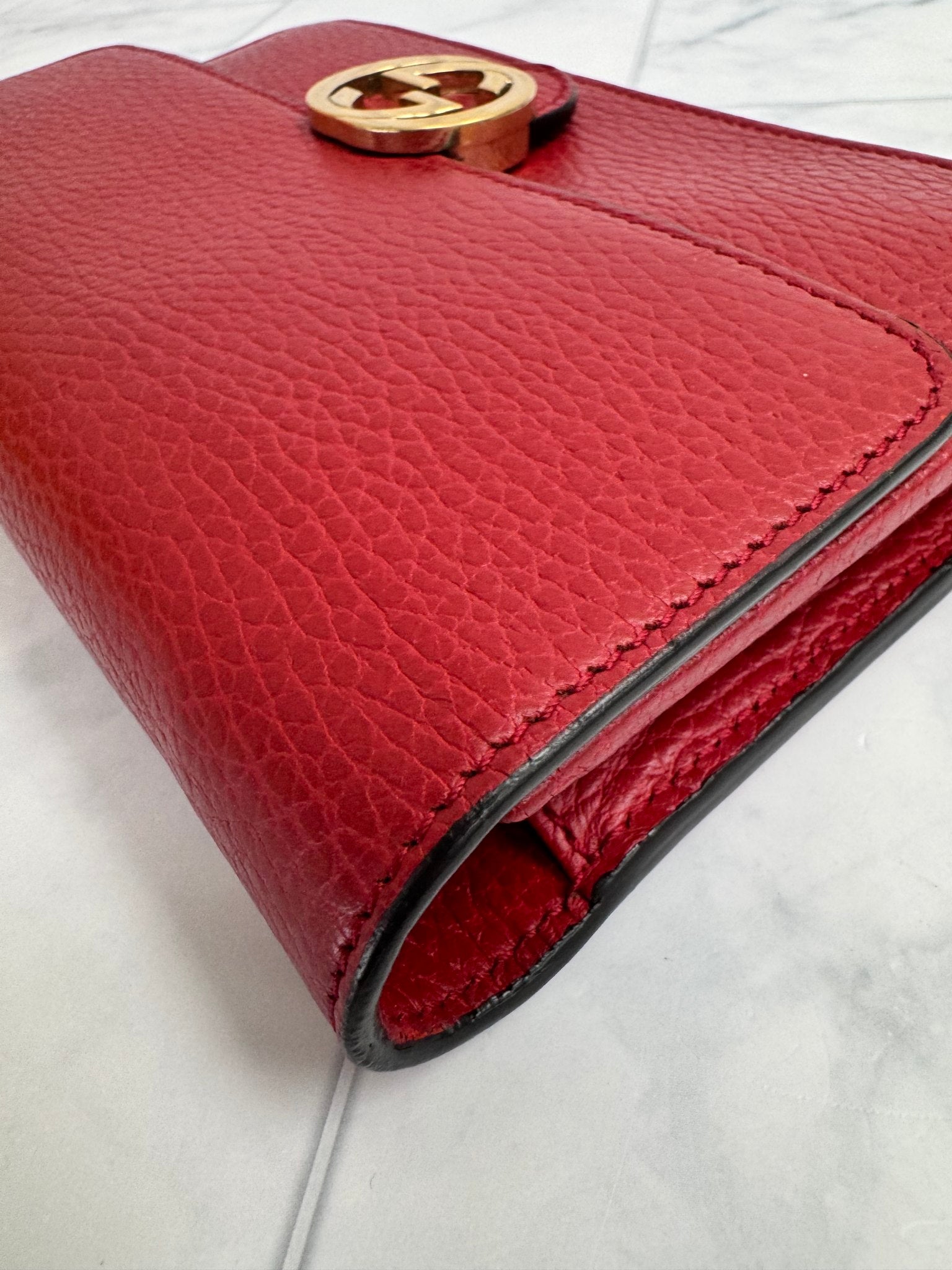 Gucci Red Grained Leather Interlocking G Wallet On A Chain