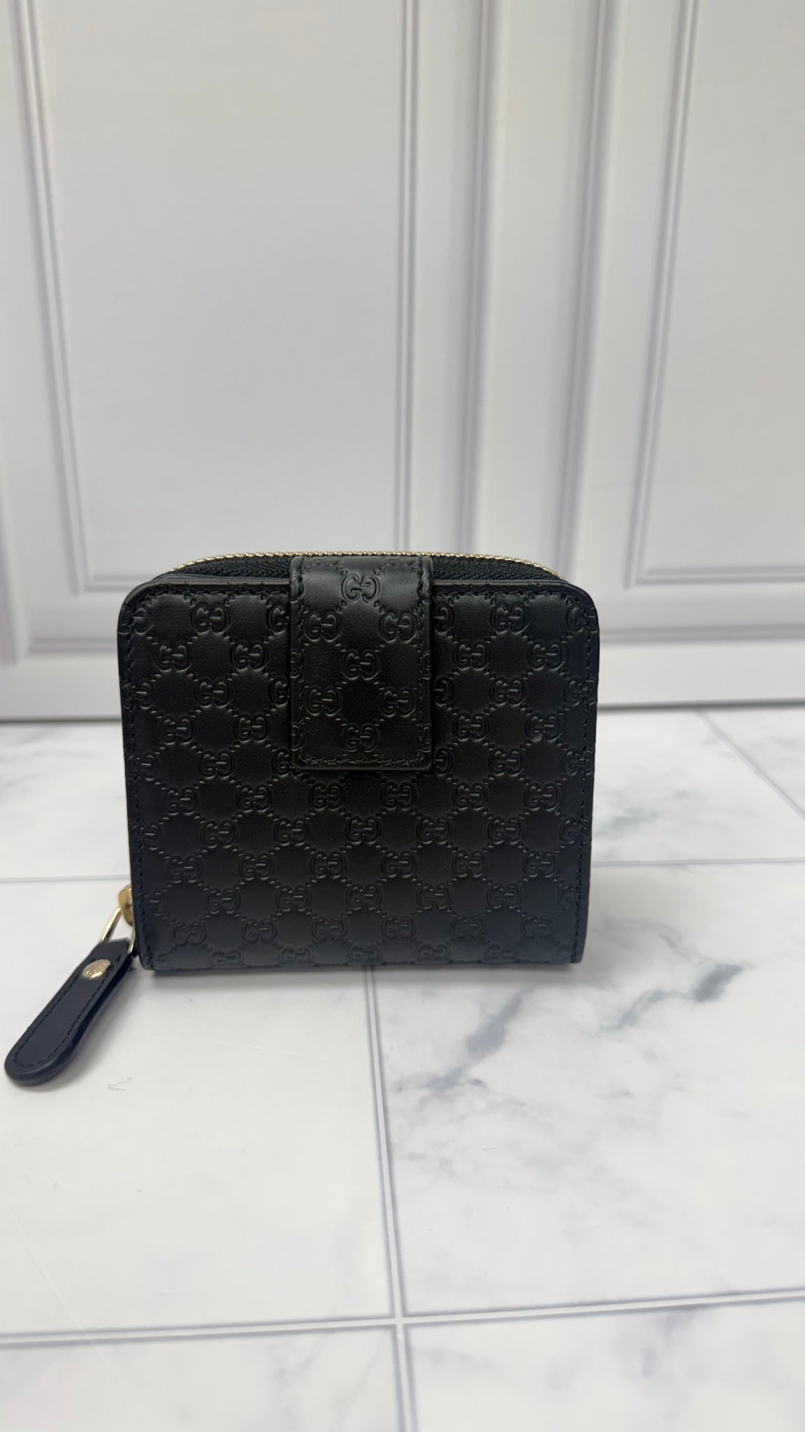 LIKE NEW - Gucci Black Microguccissima Leather Zippy Compact Wallet