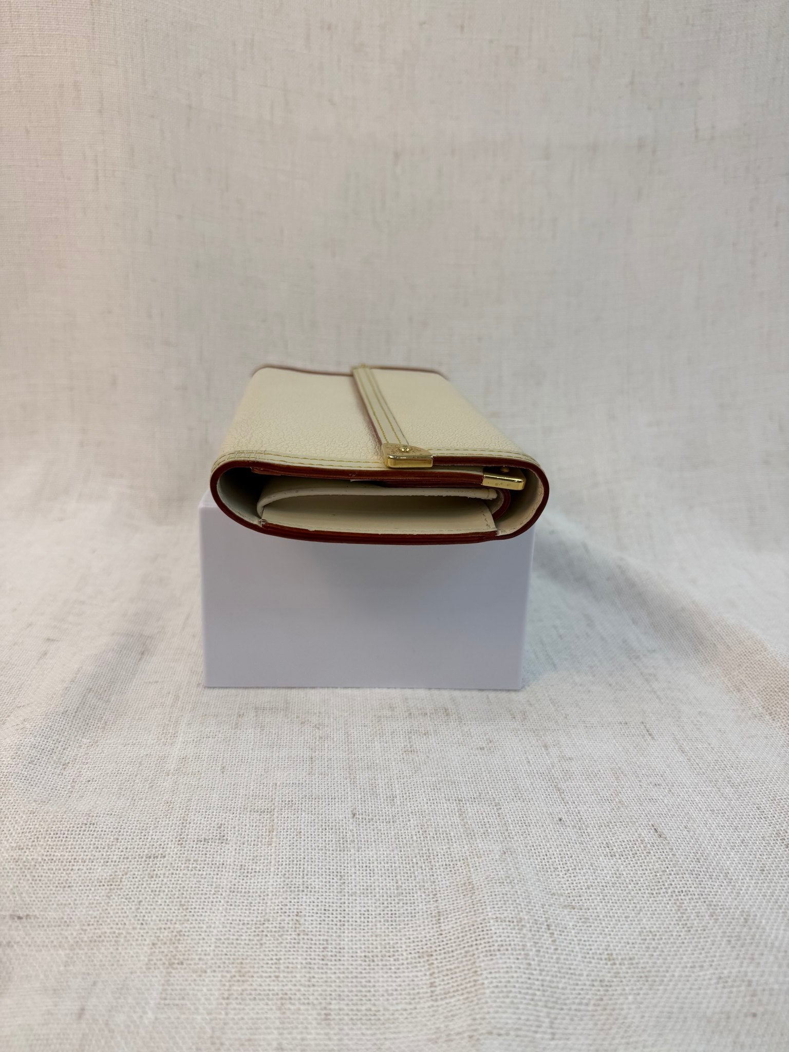 Louis Vuitton Cream Leather Suhali International Wallet
