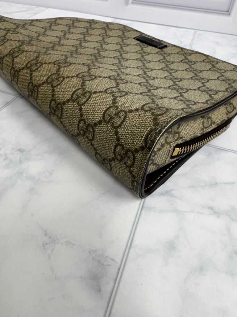 Gucci GG Supreme Coated Canvas Wristlet