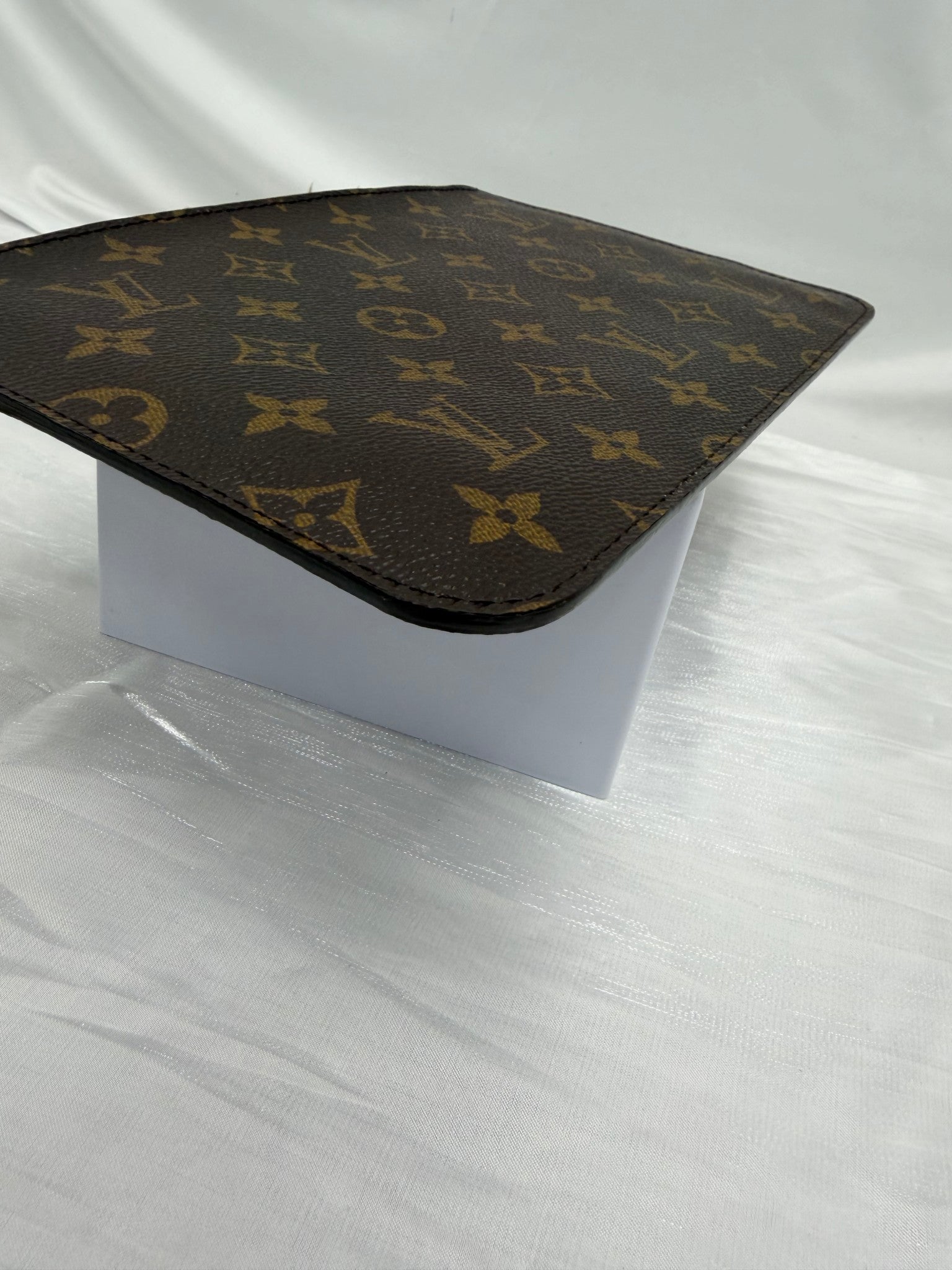 Louis Vuitton Monogram Neverfull Pouch