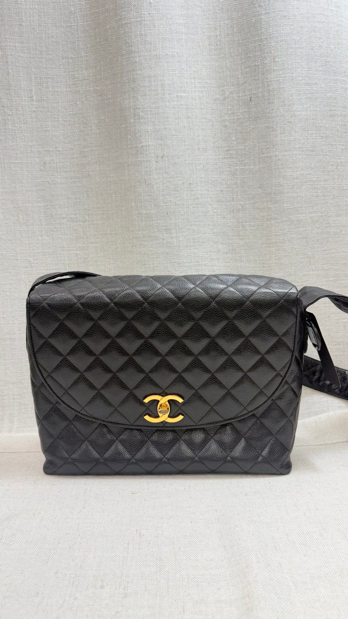 Chanel Black Caviar Leather Vintage CC Turn-Lock Diamond Quilted Shoulder Bag