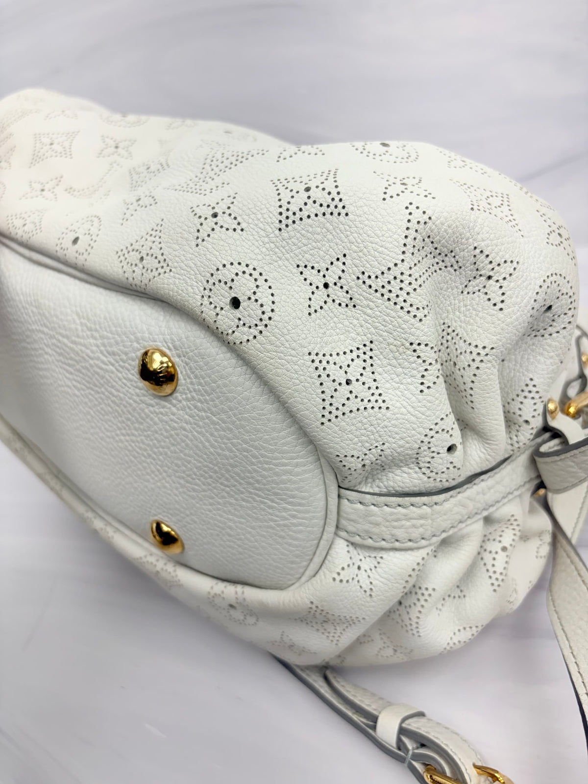 Louis Vuitton White Leather Monogram Mahina Hobo Shoulder Bag