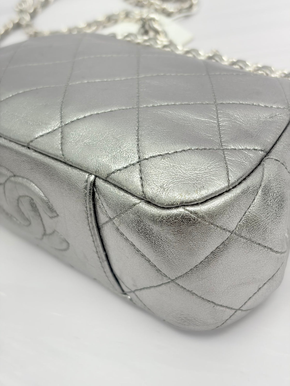 Chanel Metallic Silver Quilted Lambskin Kisslock Frame Bag