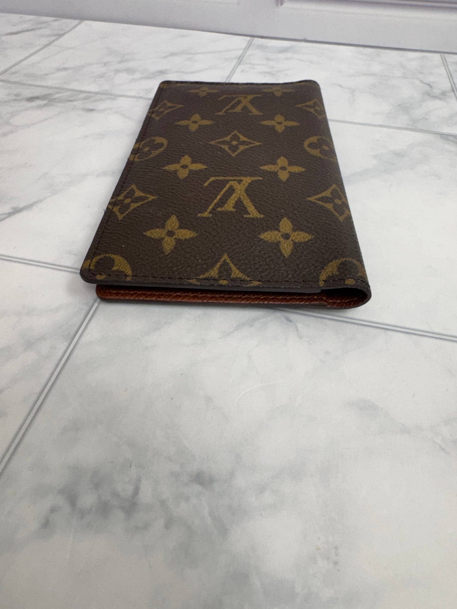 LIKE NEW - Louis Vuitton Monogram Long Wallet
