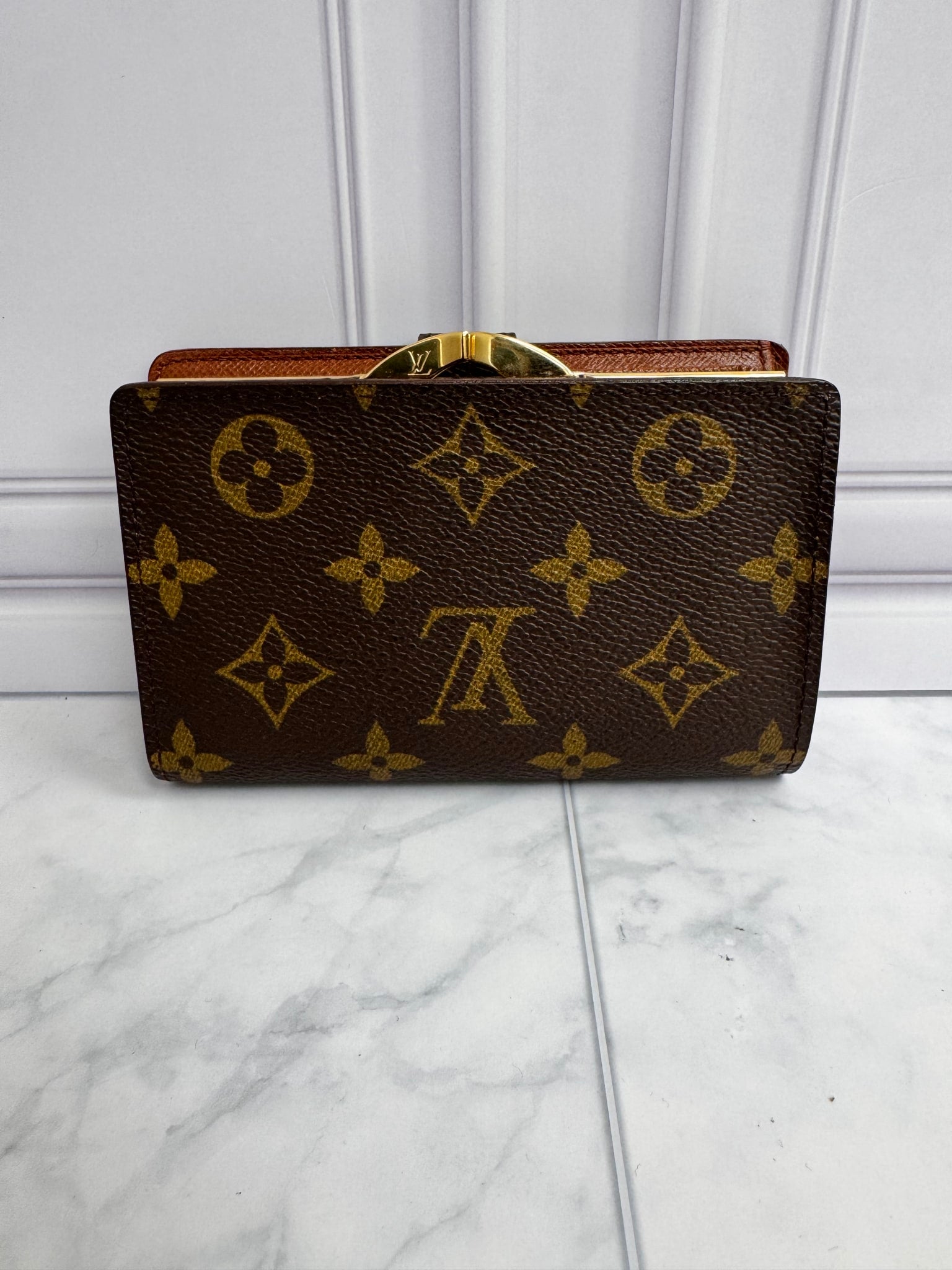 LIKE NEW - Louis Vuitton Monogram Canvas Kisslock Compact Wallet