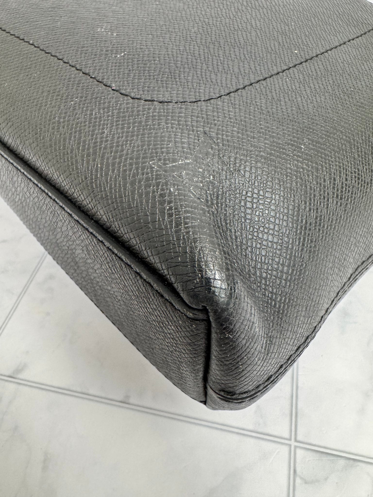 Louis Vuitton Black Taiga Grigori Messenger Bag MM
